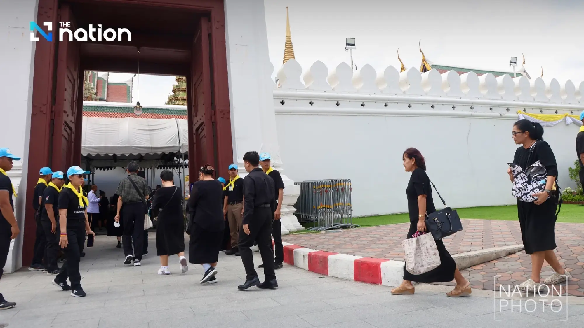 Over 15,000 mourners pay respects to Queen Mother’s royal remains at the Grand Palace