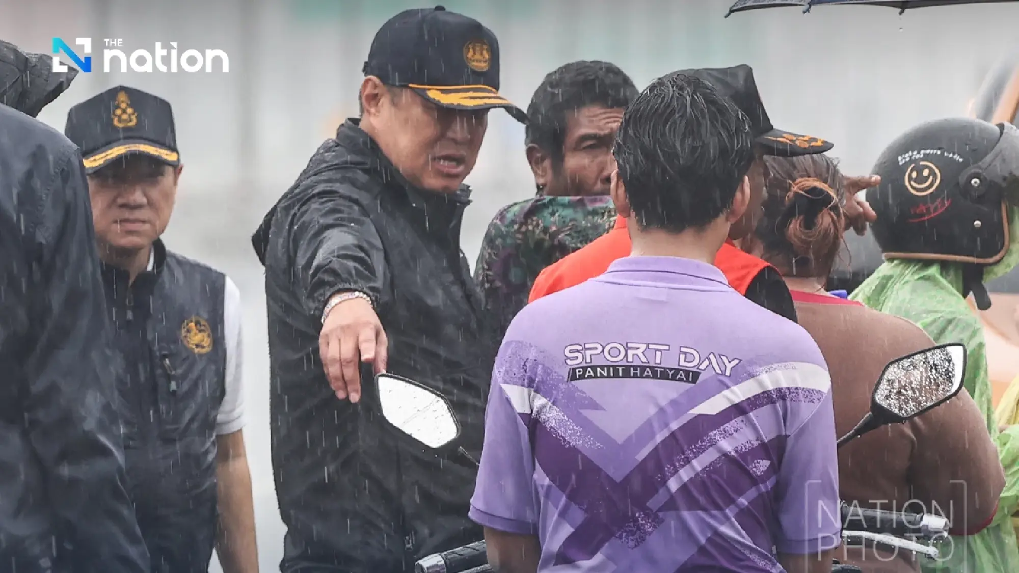 Anutin visits Hat Yai, vows to stay until flooding crisis is resolved