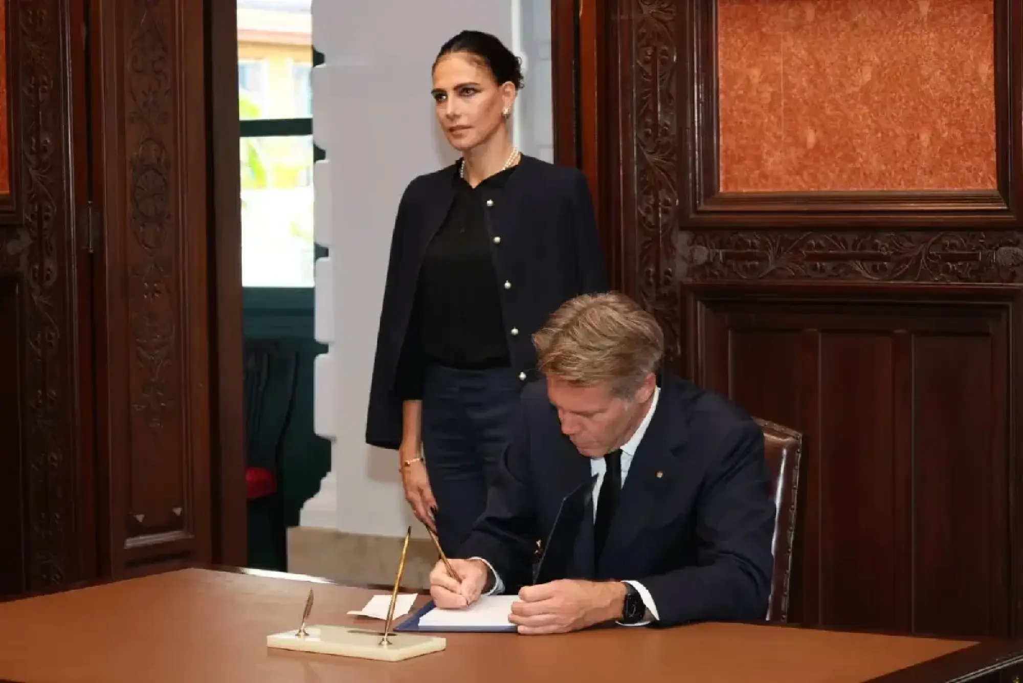 Prince of Venice pays tribute to Her Majesty Queen Sirikit at Dusit Palace