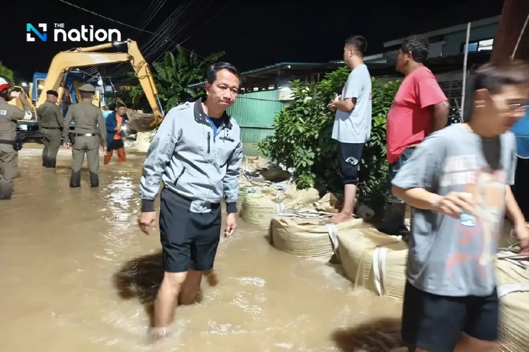Sing Buri declares crisis as water bursts under embankment, three communities evacuated