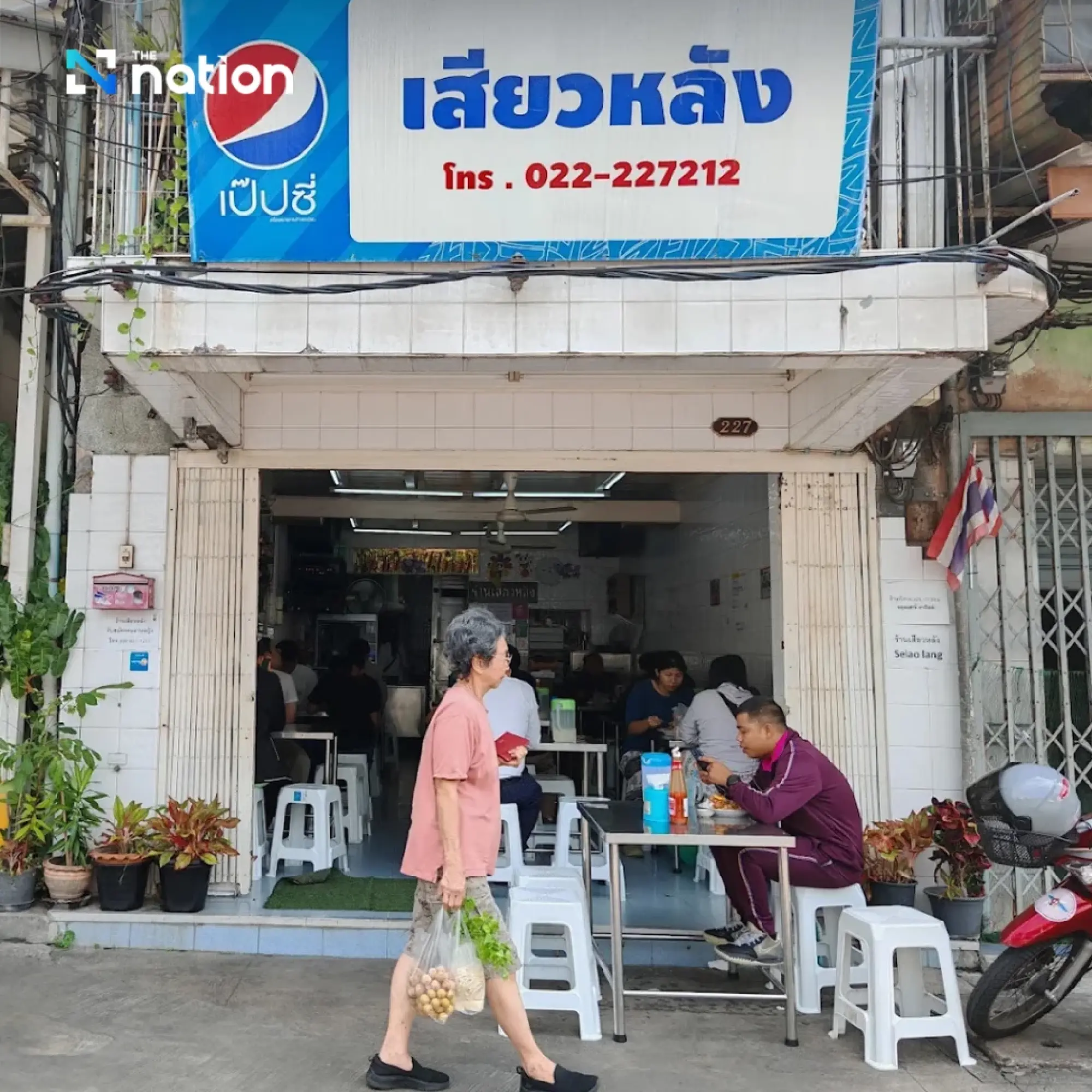 Explore Pak Khlong Talad: Bangkok’s Vibrant Flower Market