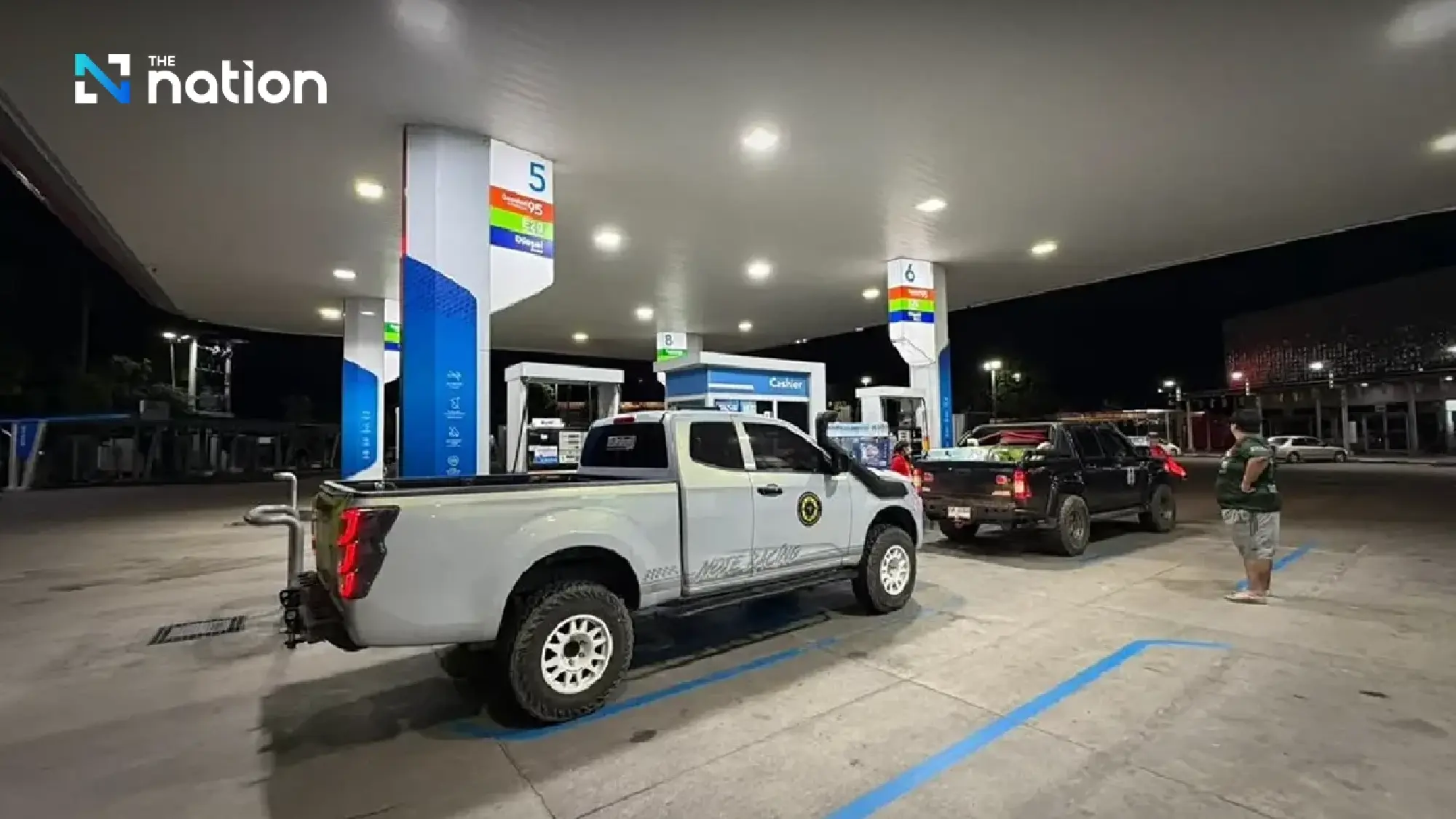 Hat Yai flood crisis deepens as water rises above critical levels on Hat Yai Nai Bridge