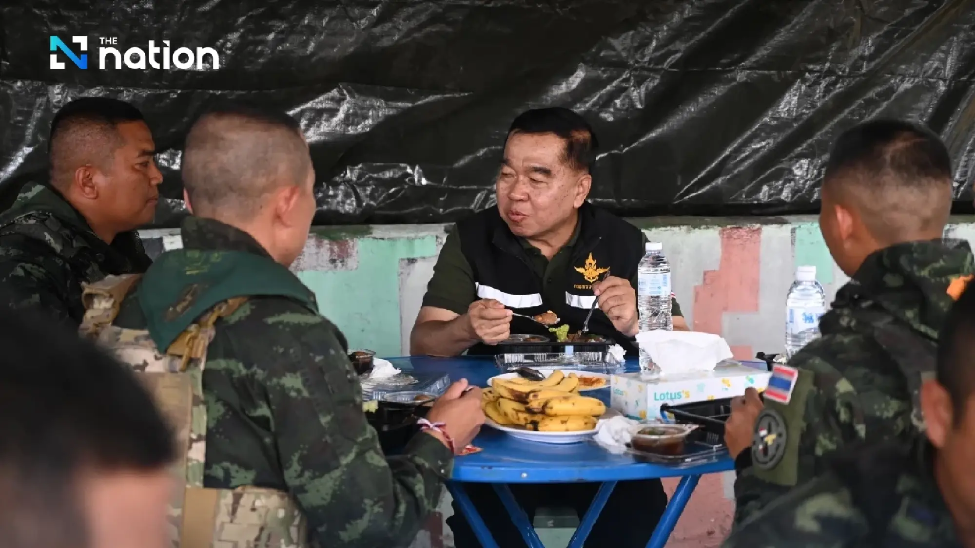 Defence Minister visits Thai-Cambodian border in Si Sa Ket to boost troop morale