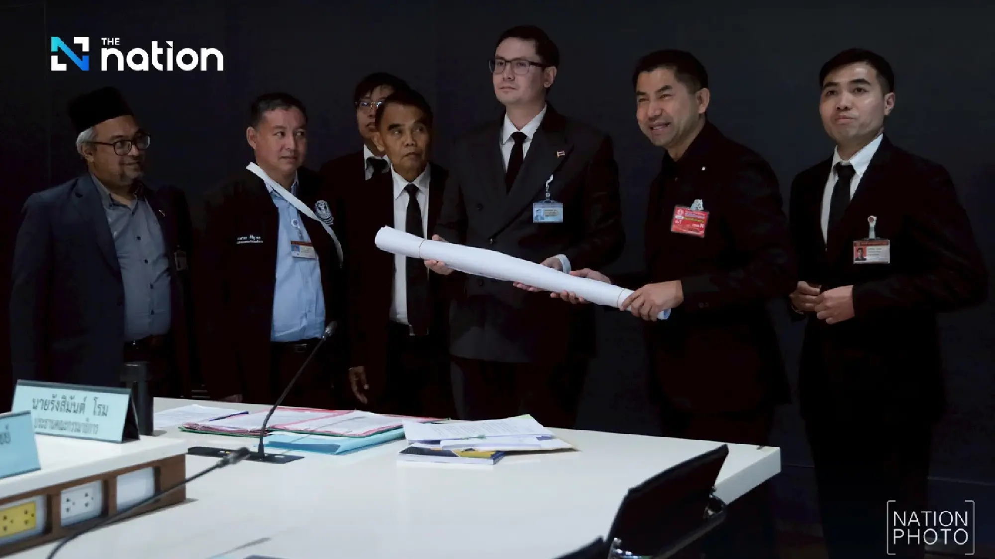 Surachet submits ‘evidence’ against 30 police officers to House committee