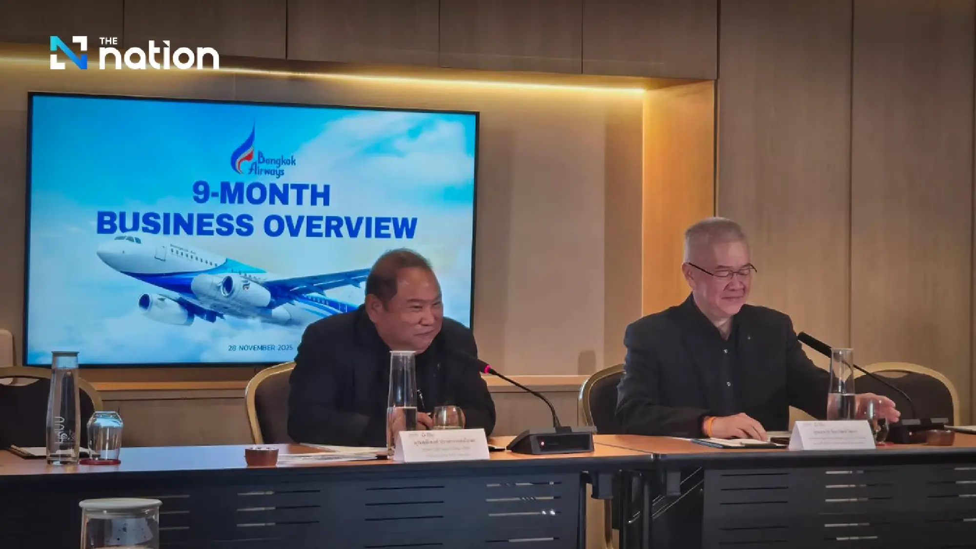 (left) Puttipong Prasarttong-Osoth