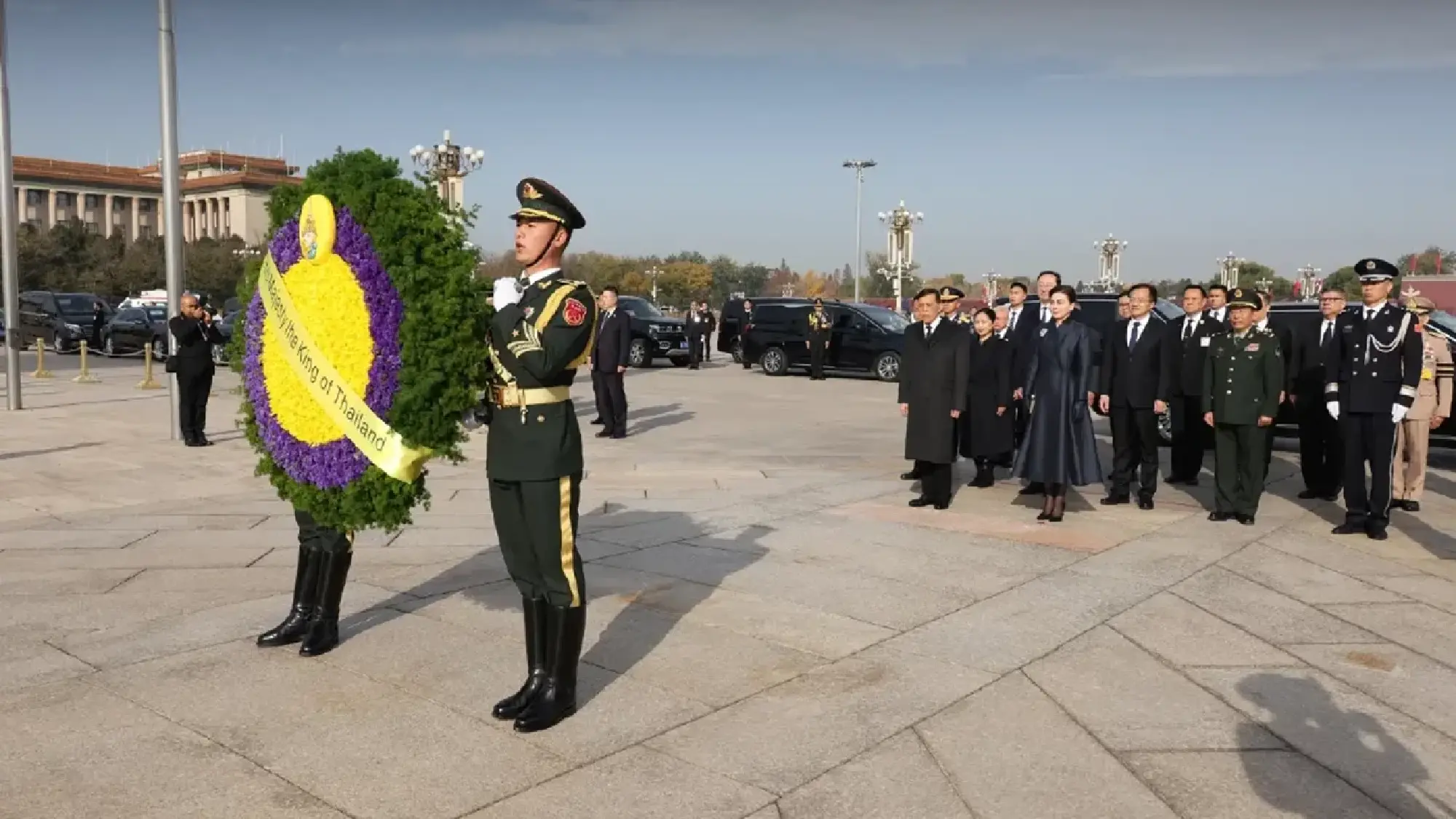 His Majesty the King and Her Majesty the Queen's Visit to Tiananmen Square and Lingguang Temple