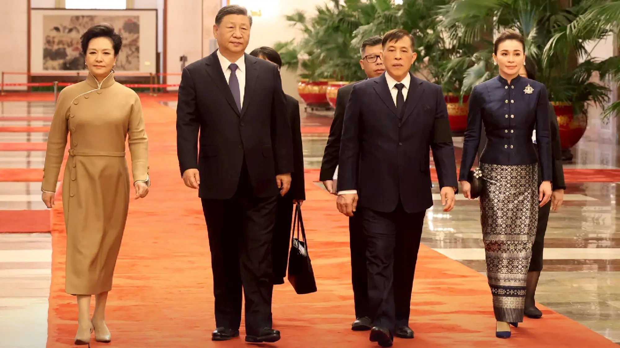 King and Queen welcomed by Xi Jinping at the great hall of the people