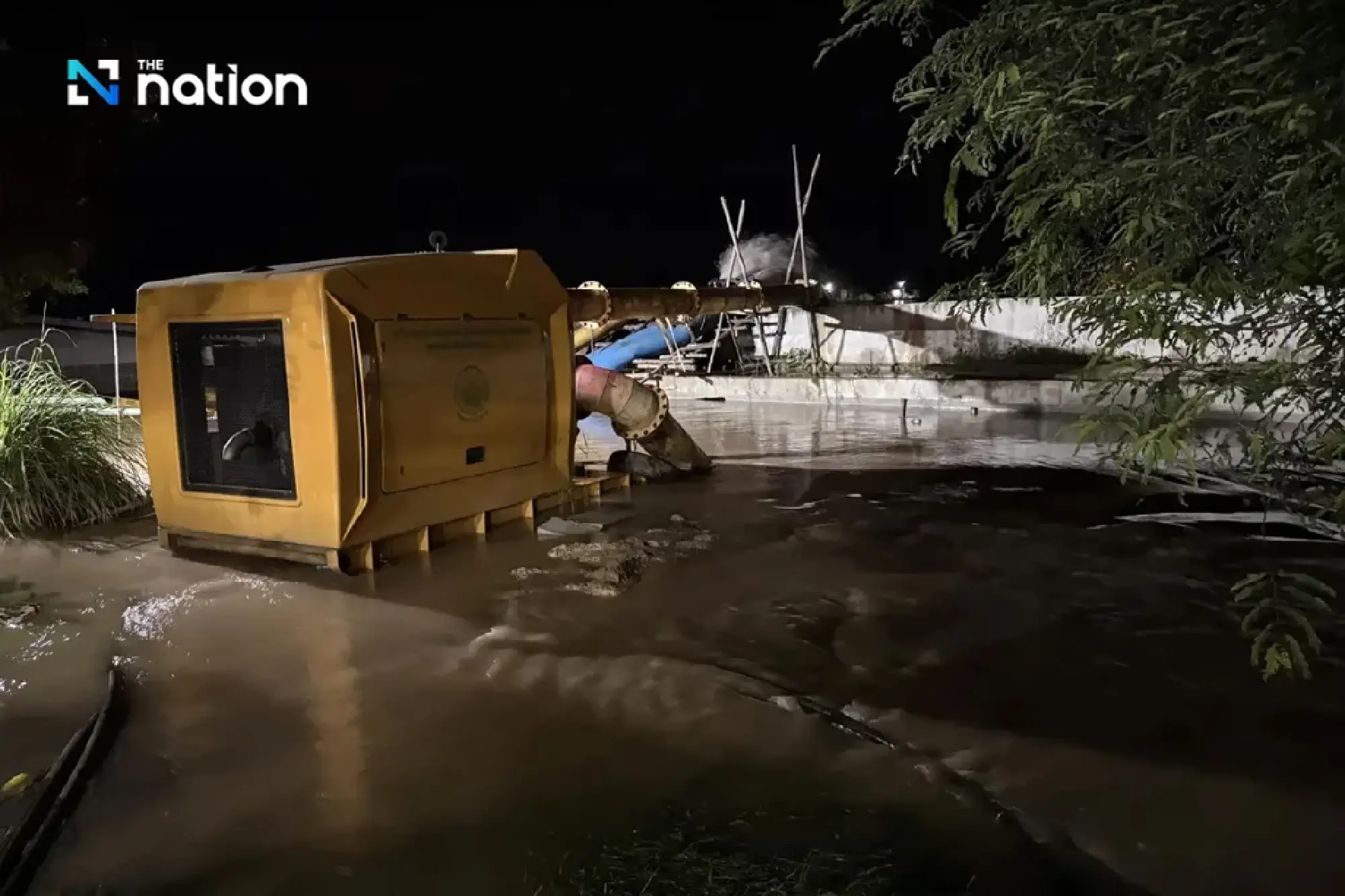 Sing Buri declares crisis as water bursts under embankment, three communities evacuated