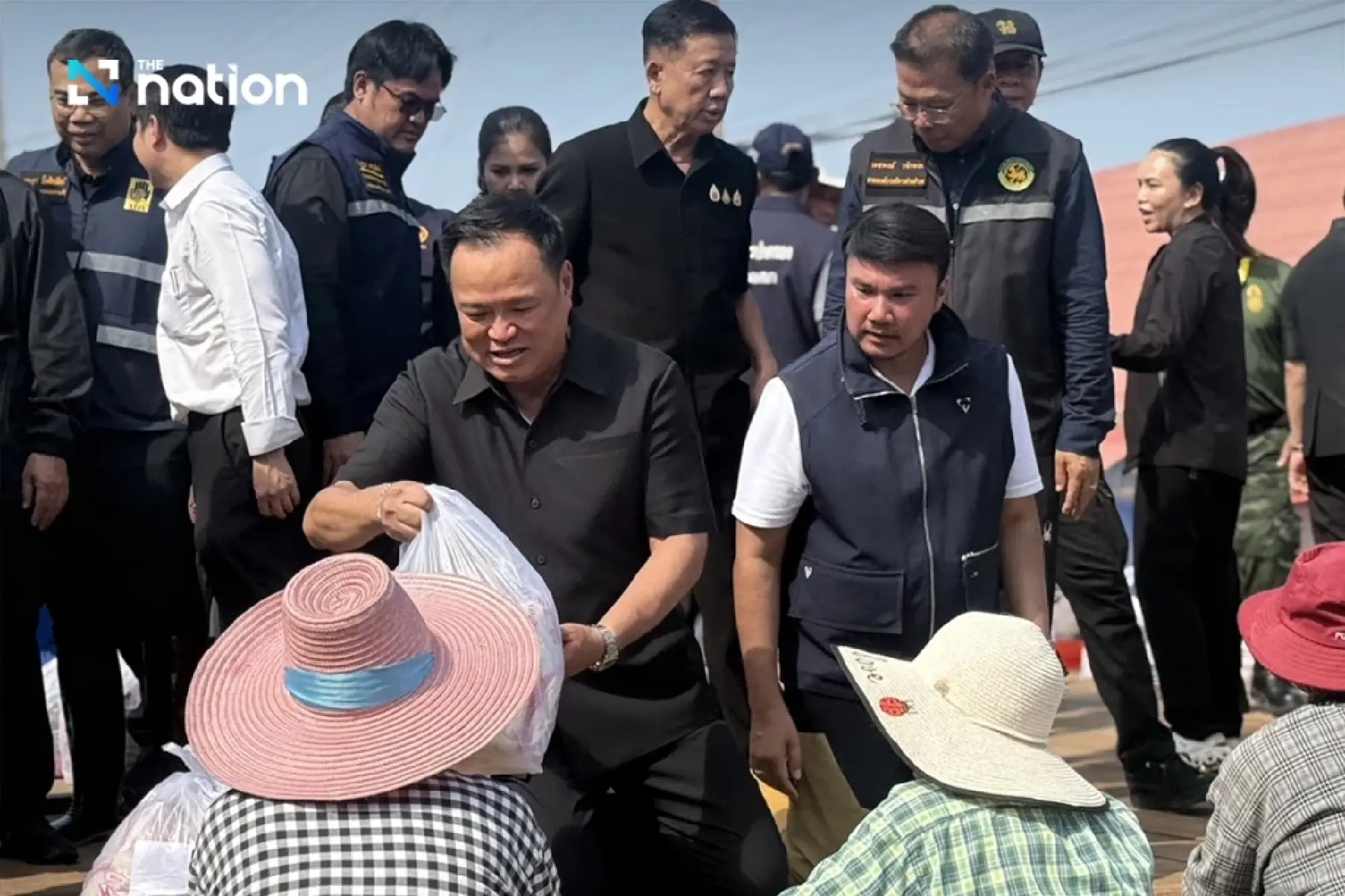 Anutin visits Ang Thong, Ayutthaya pledges monthly compensation for flood victims