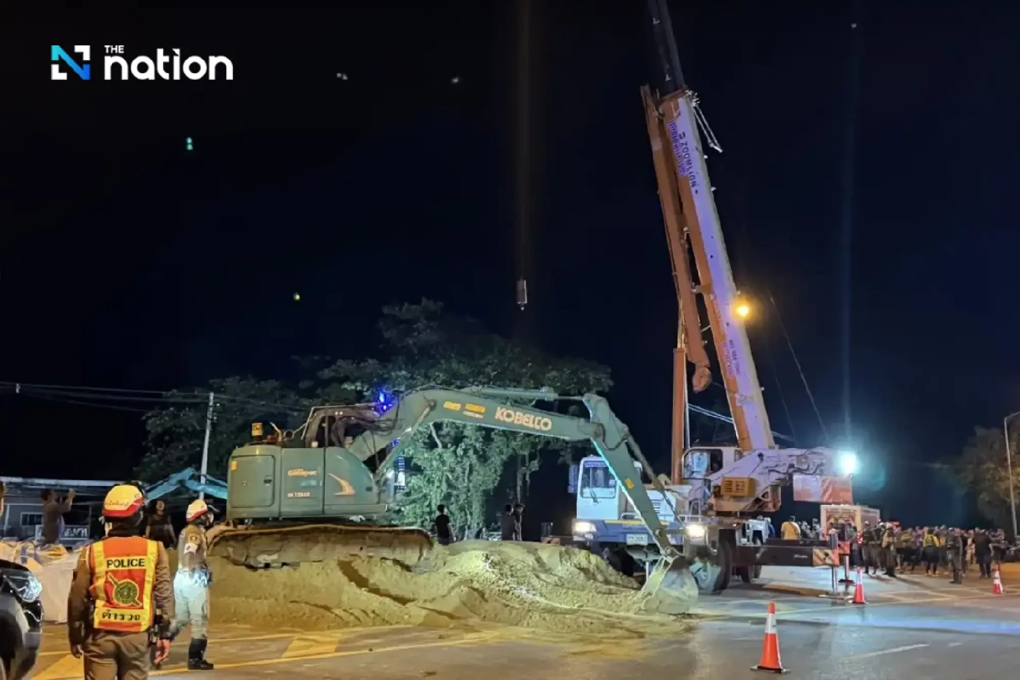 Sing Buri flood barrier collapses: Ton Pho sub-district inundated as officials battle 8-hour emergency