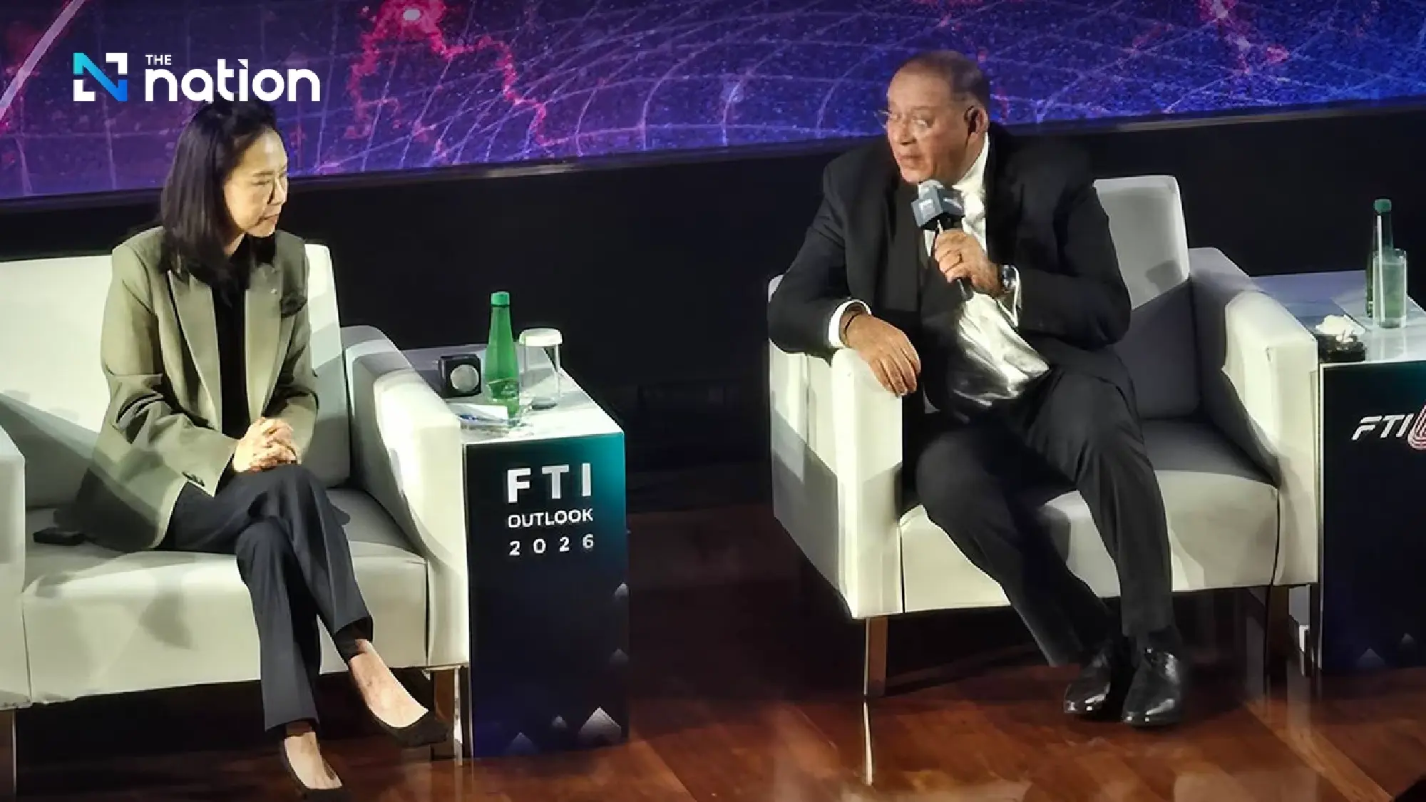 (from left) Chanapun Juangroongruangkit and Montri Rawanchaikul 