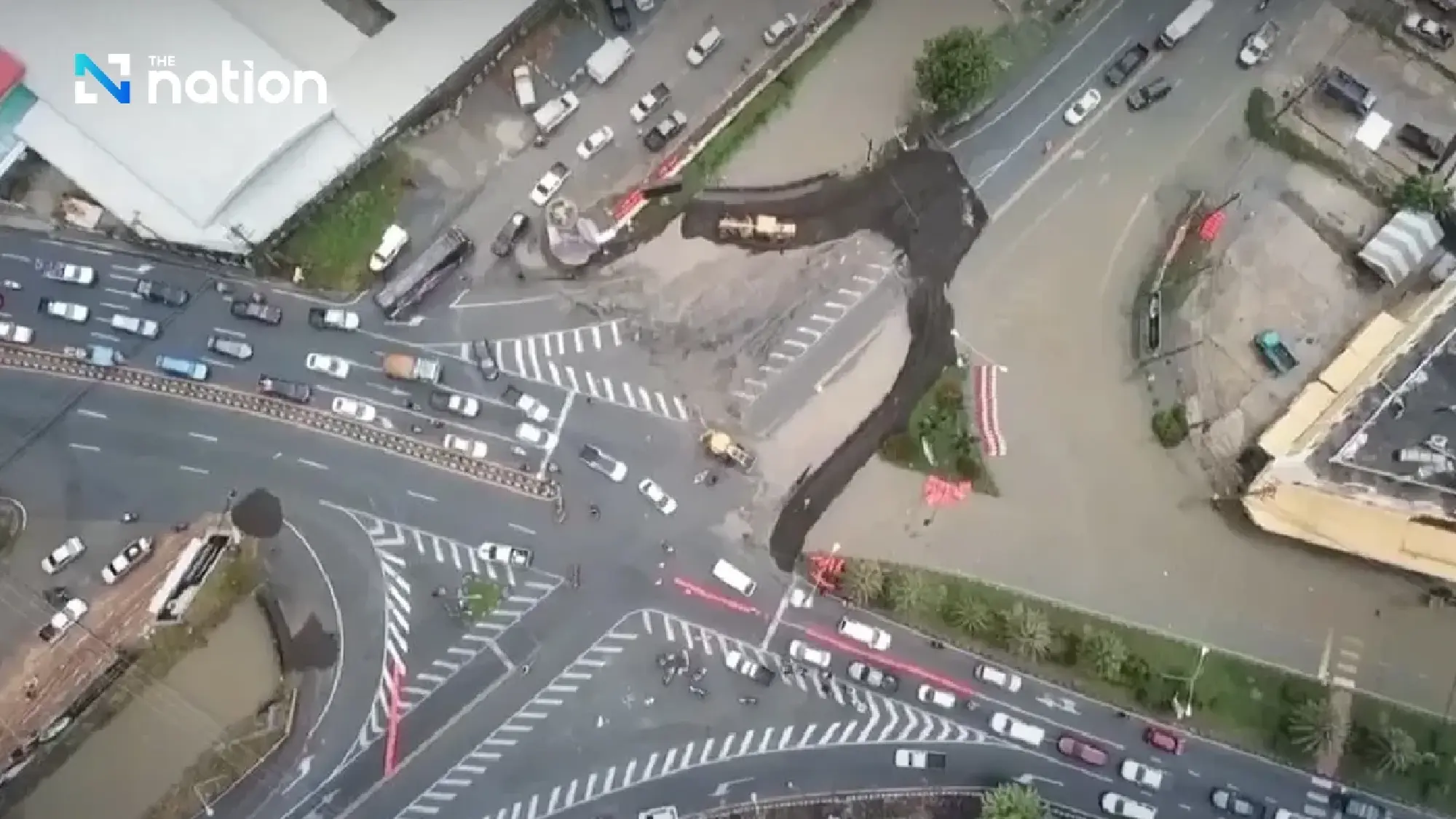 Severe flooding in Sing Buri as riverbanks collapse, evacuation ordered