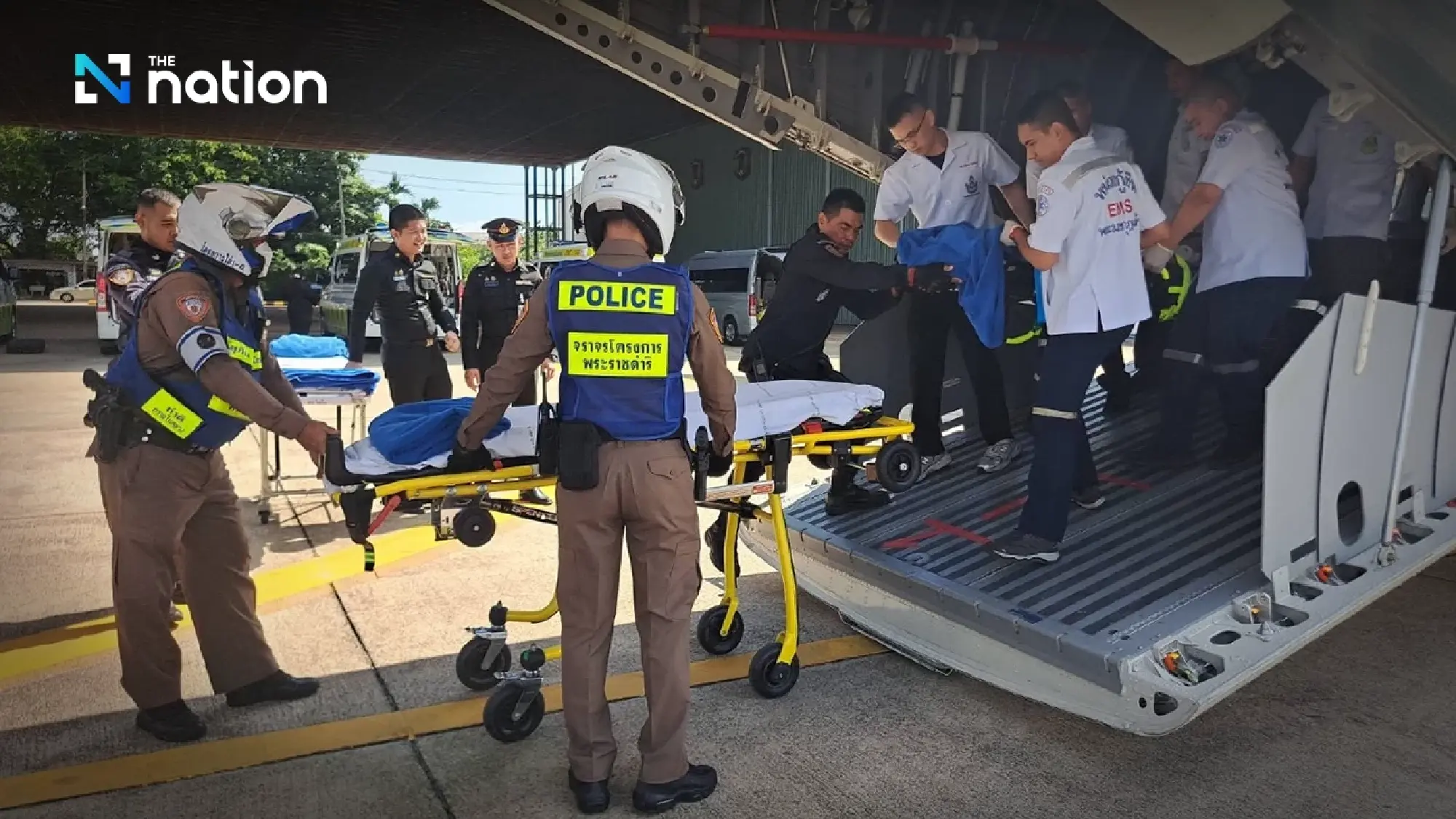 Traffic Police clear expressway to transport injured soldier to Phramongkutklao hospital