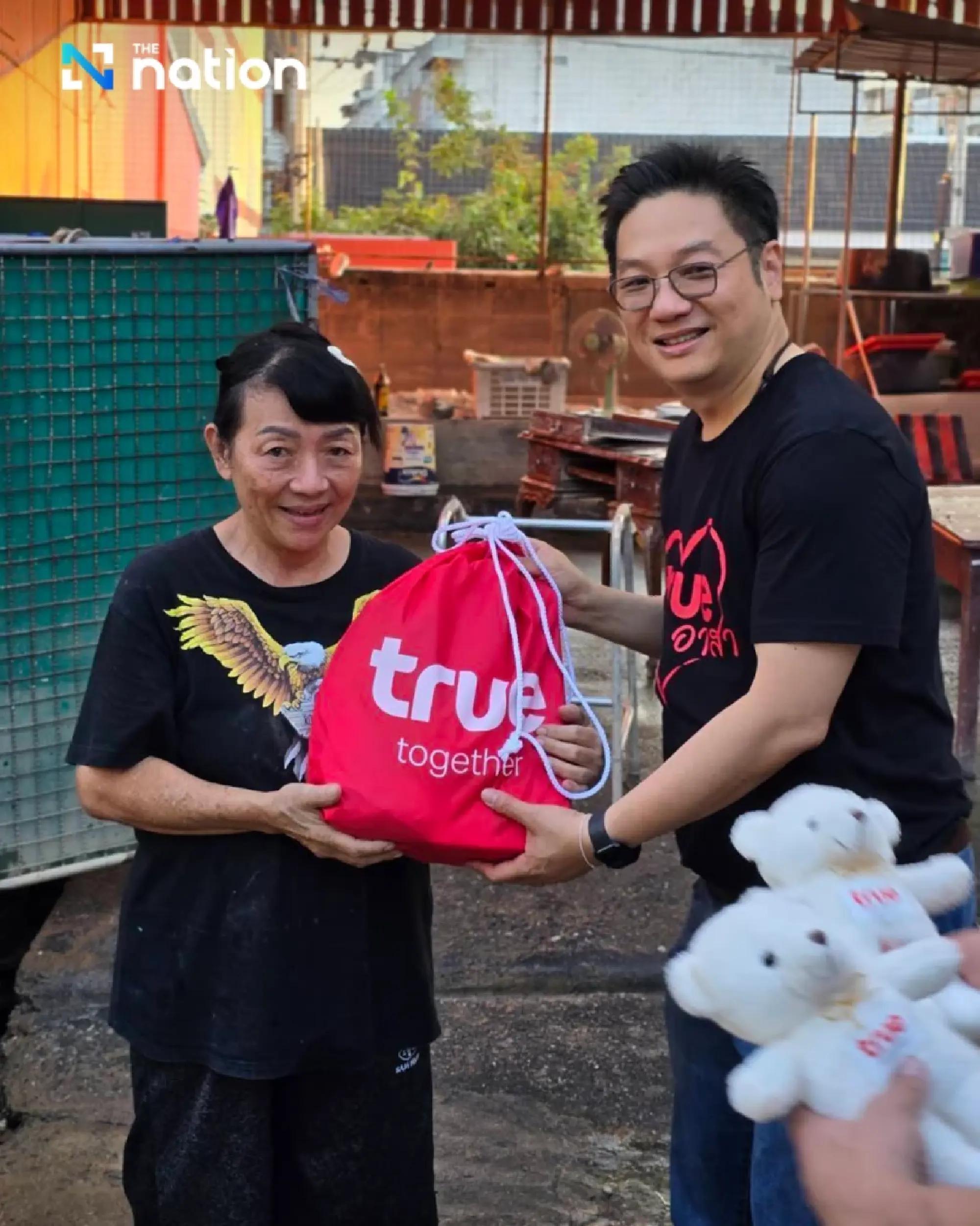 From Heart to Heart… True Executives Visit Hat Yai Flood Victims