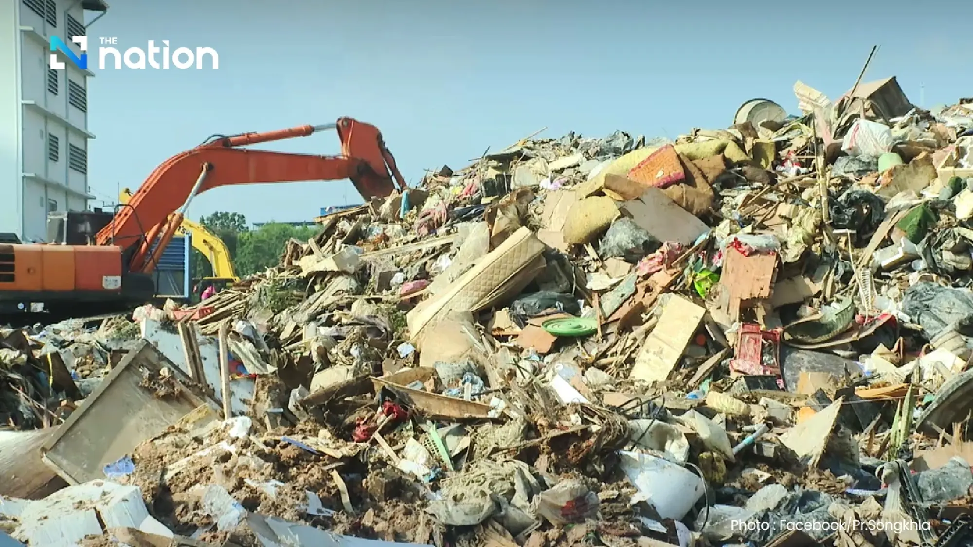 Hat Yai chokes on piles of rotting waste after floods, foul smell spreads citywide