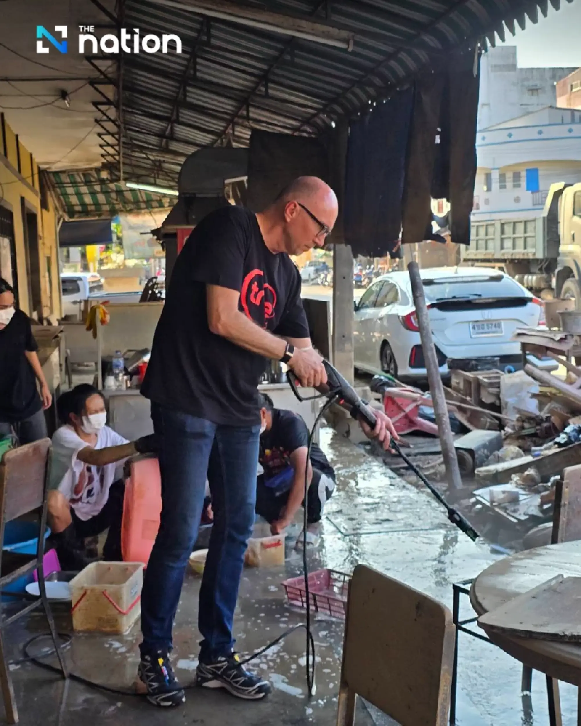 From Heart to Heart… True Executives Visit Hat Yai Flood Victims