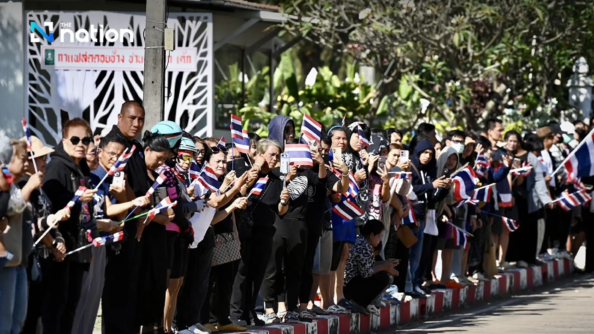 Thousands in Surin line up to bid farewell to two fallen soldiers