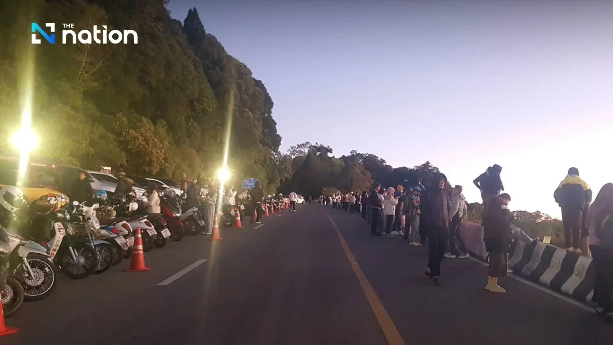 Doi Inthanon sees decline temperatures, attracting 6,000 tourists