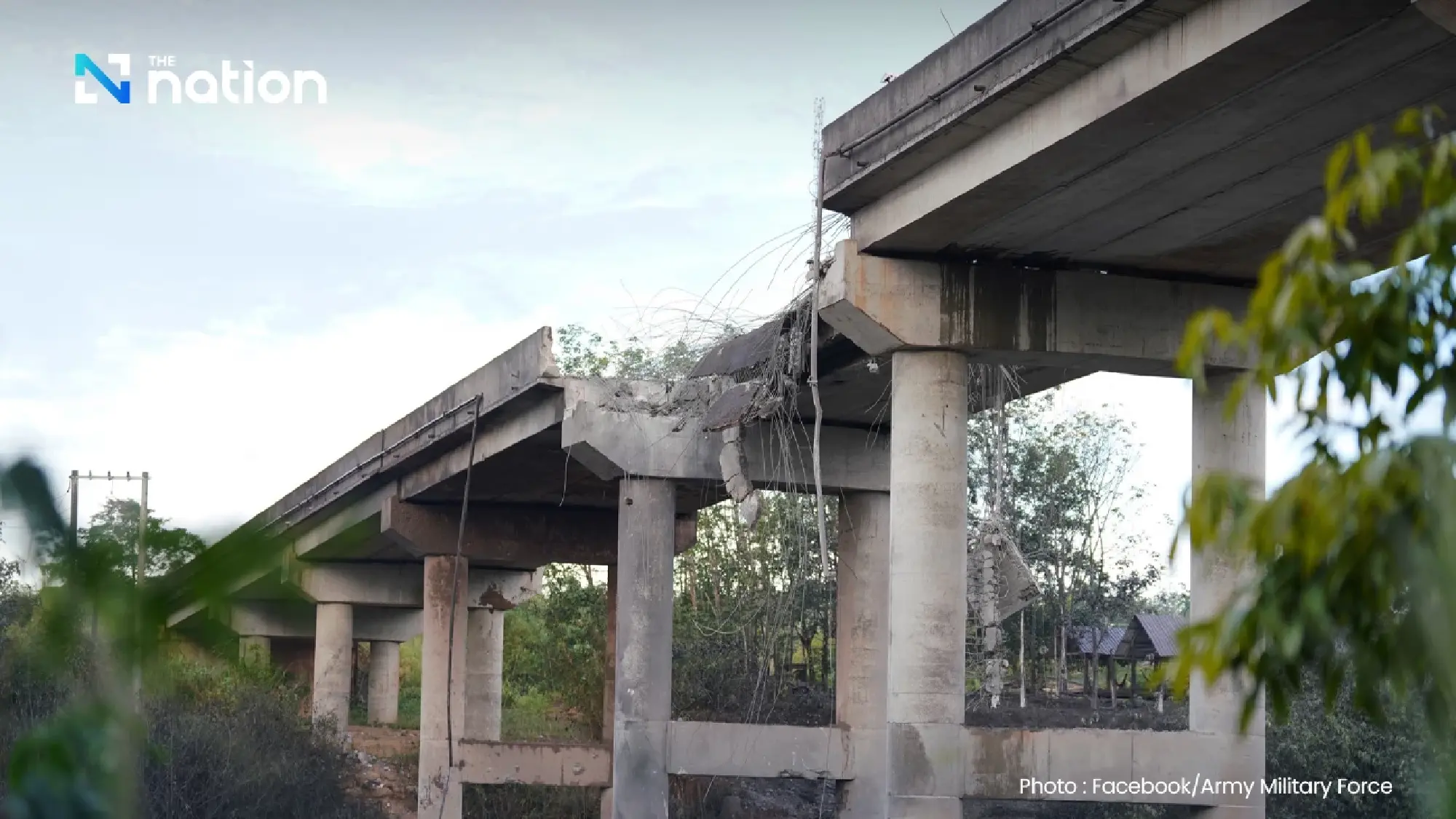 Gunfire, artillery and F-16 strikes: Thai-Cambodian border still burning after Trump calls