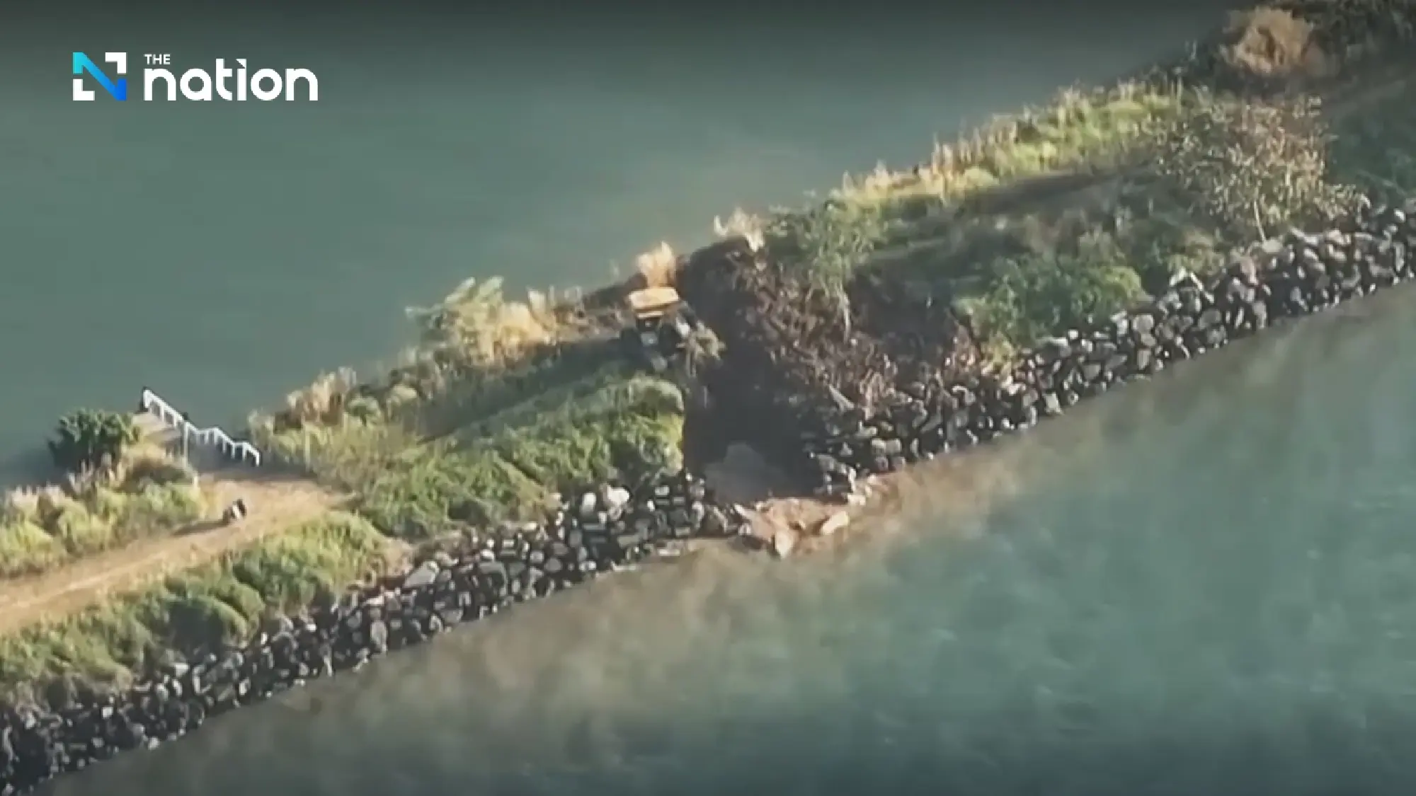 Cambodia dismantles silt-trap barrier near Trat after Thai warning