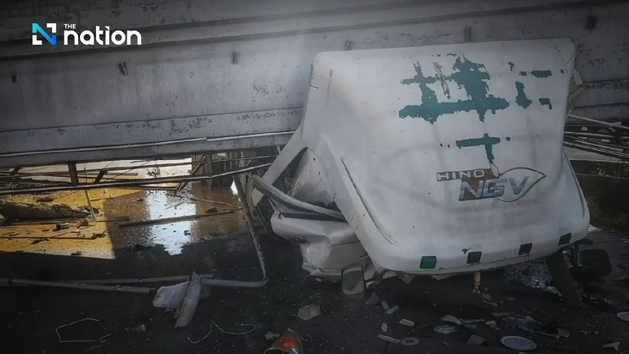 Overpass collapse on Bang Na-Trat Road causes major traffic disruption and injuries