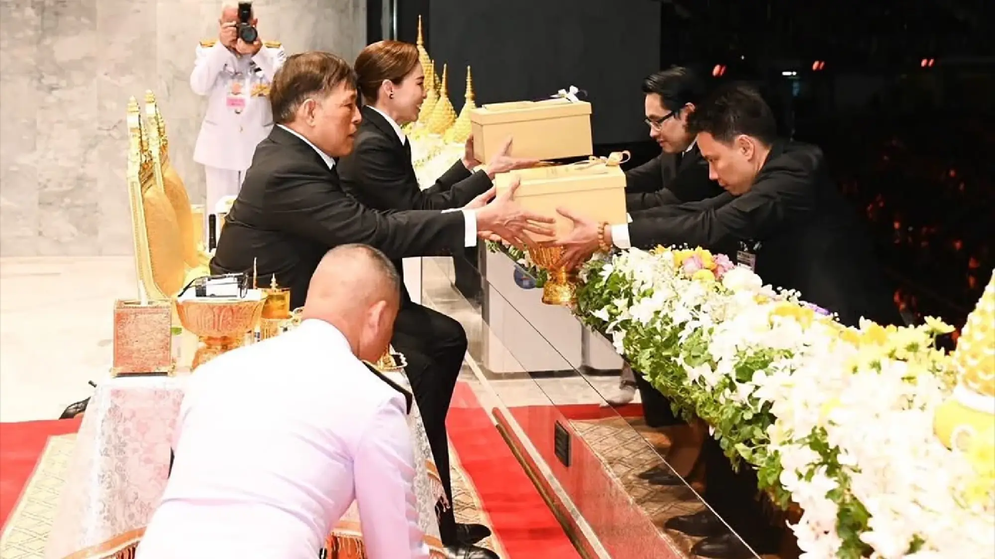 Their Majesties the King and Queen open 33rd SEA Games at Rajamangala Stadium