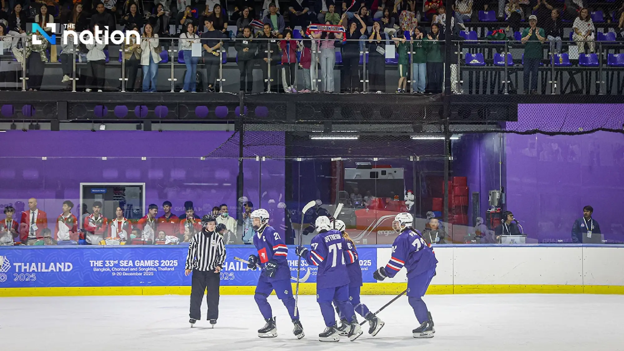 Queen presents ice hockey medals as Thai women’s team wins SEA Games gold