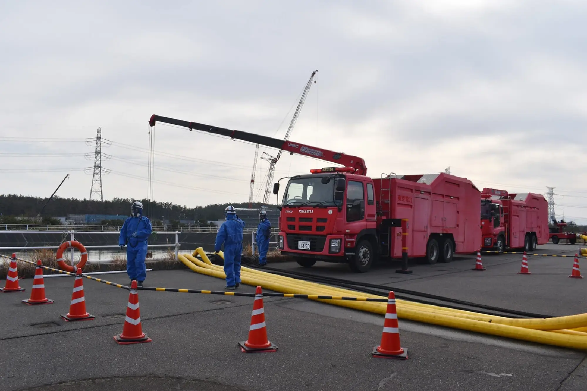 TEPCO stresses safety at Kashiwazaki-Kariwa reactor in press tour