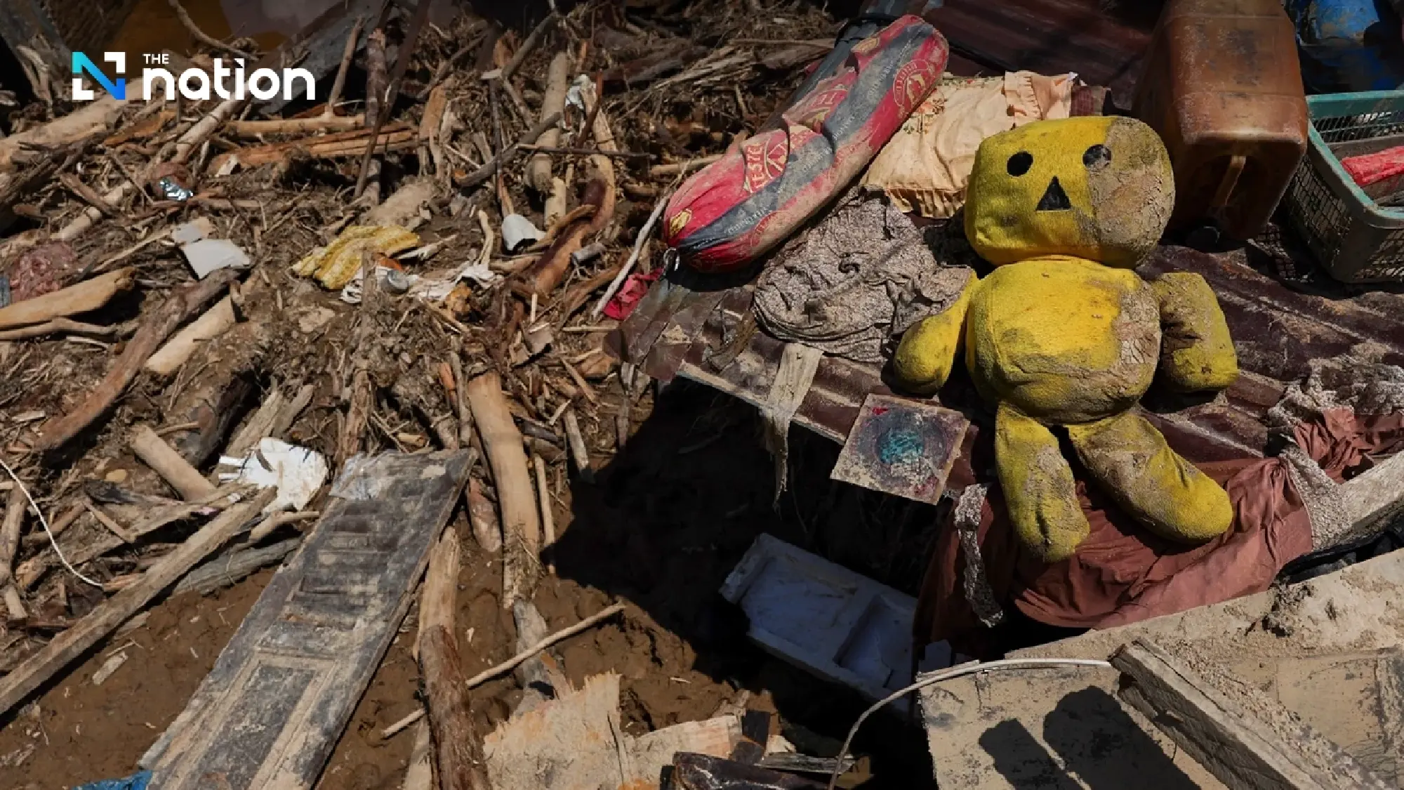 Indonesia cyclone floods leave 908 dead as calls grow for national disaster status