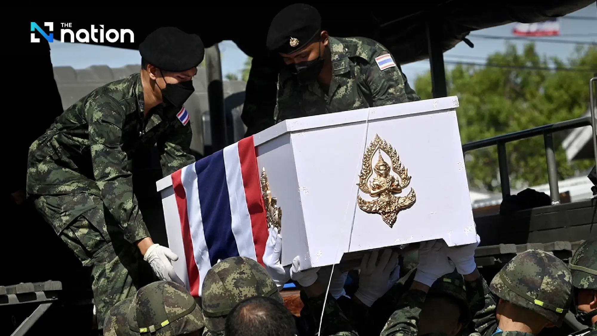 Thousands in Surin line up to bid farewell to two fallen soldiers