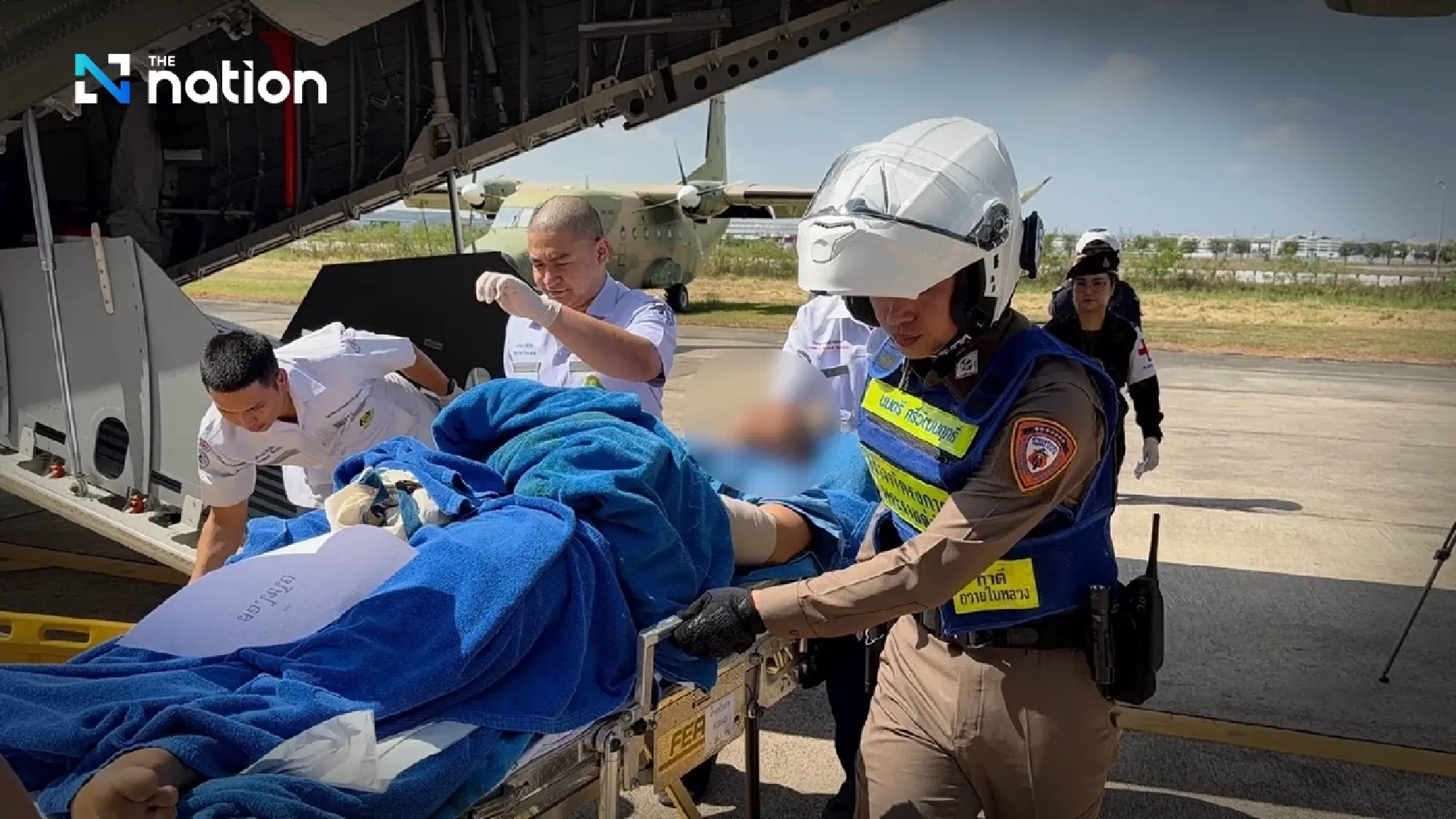 Traffic Police clear expressway to transport injured soldier to Phramongkutklao hospital