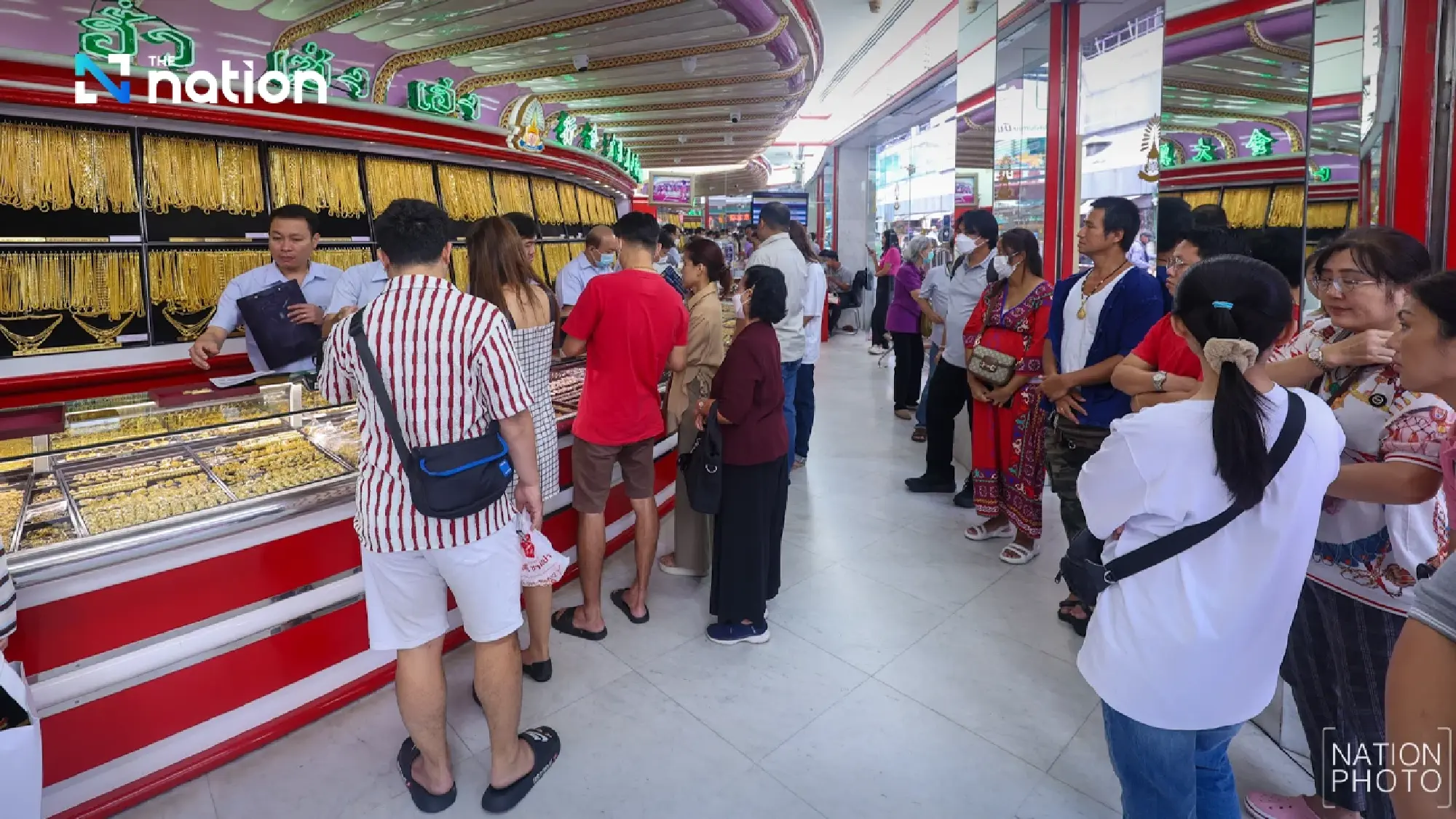 Gold Prices Rise on Expectations of Fed Rate Cuts; Silver Hits New Record High