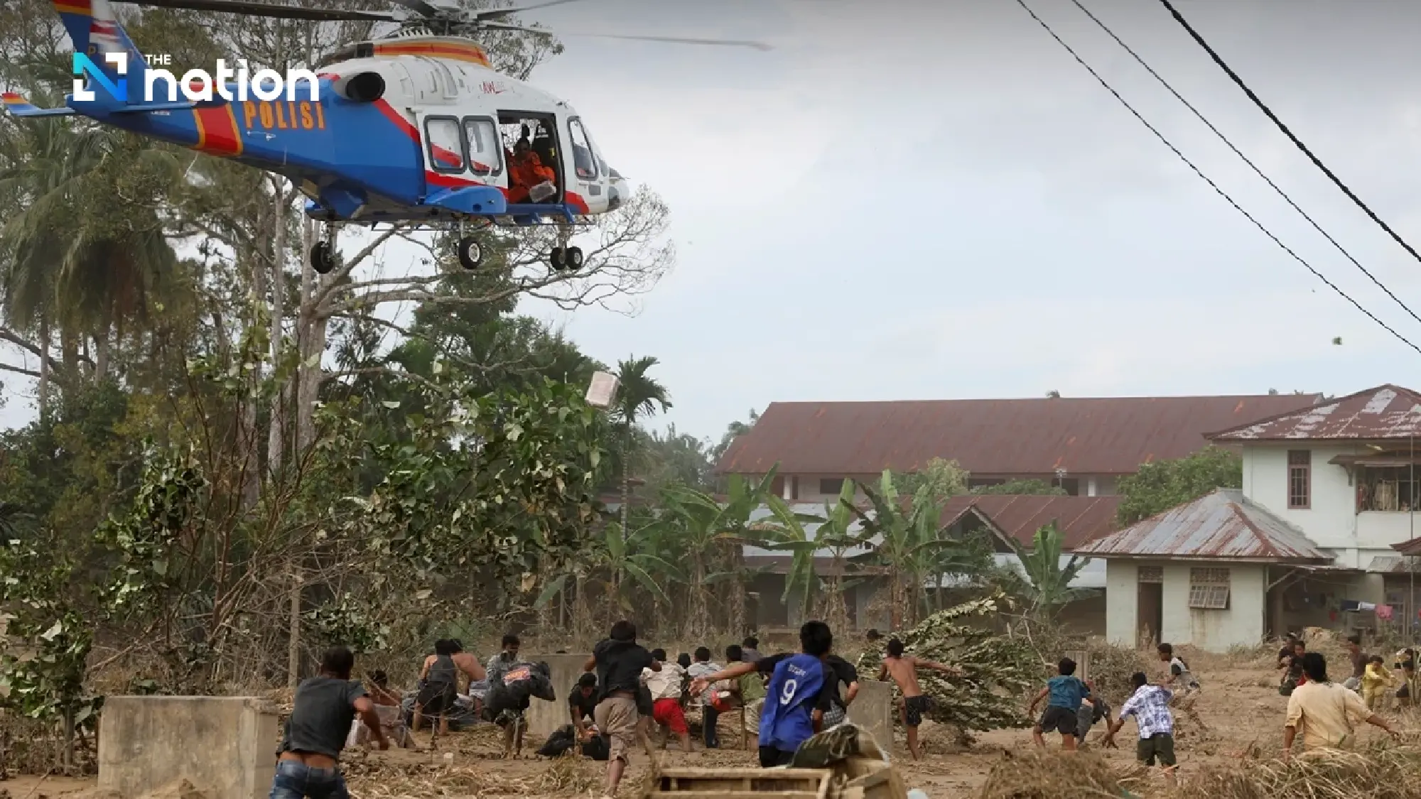 Indonesia cyclone floods leave 908 dead as calls grow for national disaster status