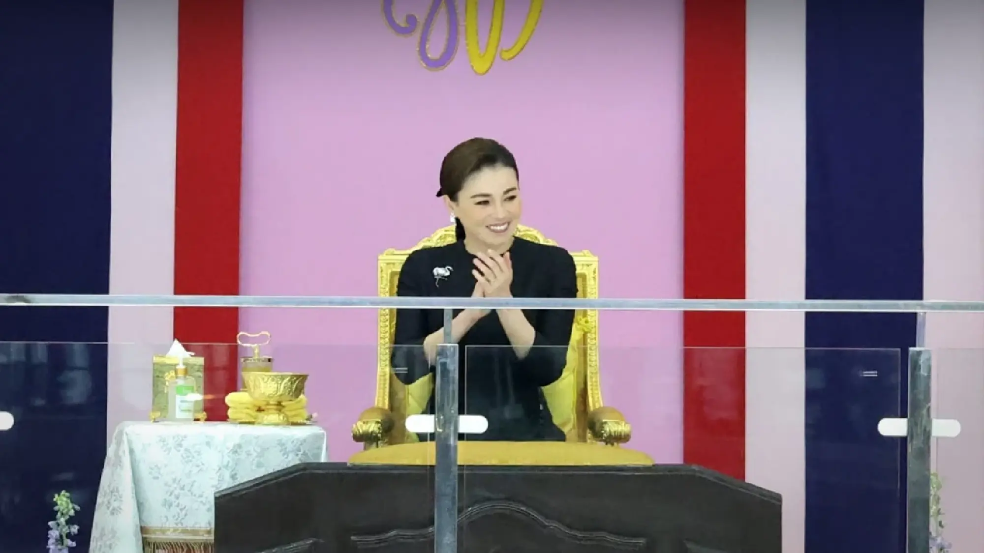 Queen presents ice hockey medals as Thai women’s team wins SEA Games gold