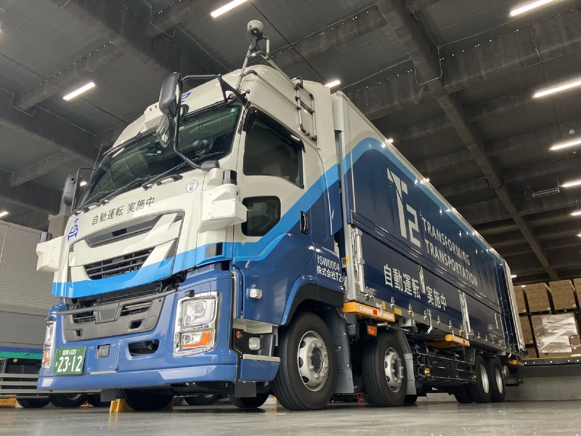 A self-driving truck that will be used to transport Seven-Eleven Japan's products in long-haul distribution tests (Courtesy of the company)