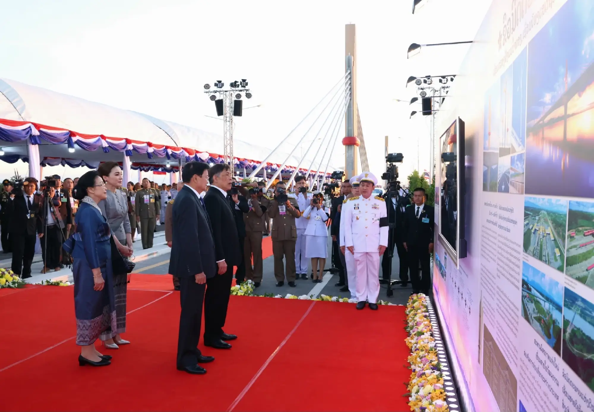 Their Majesties open fifth Thai–Lao Friendship Bridge linking Bueng Kan and Bolikhamxay