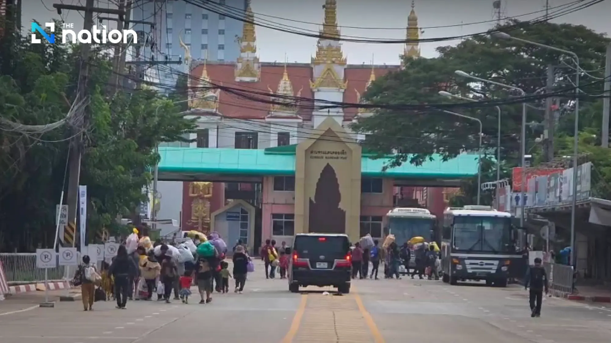 Tension at Khlong Luek as Cambodians and Thais barred from crossing