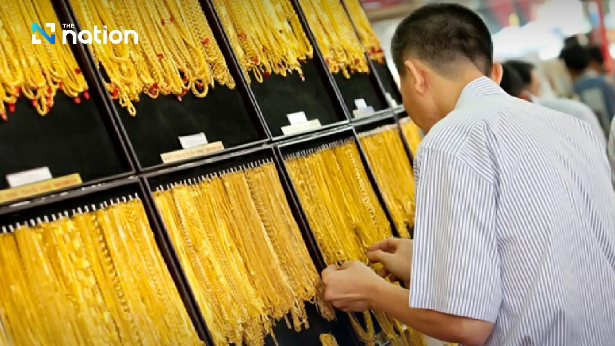 Gold Prices Rise on Expectations of Fed Rate Cuts; Silver Hits New Record High