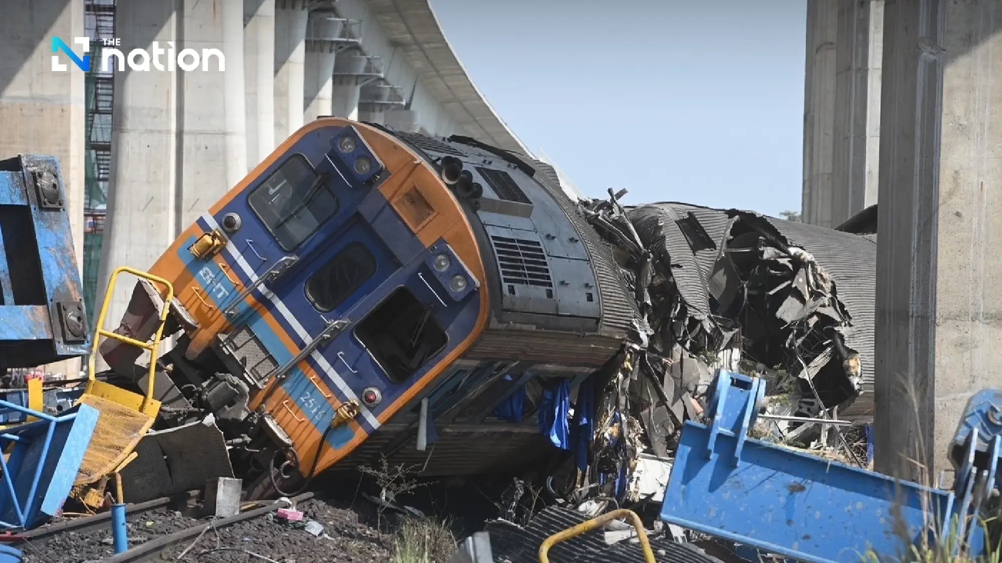 Search temporarily halted after loud noise from crane causes panic