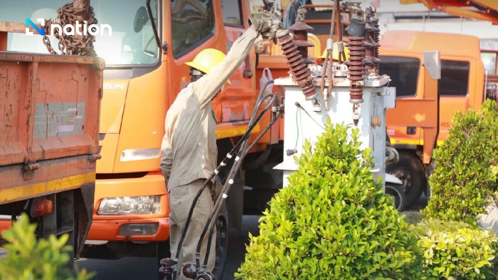 200+ MEA Staff Race to Restore Power in Bang Pu by Midnight