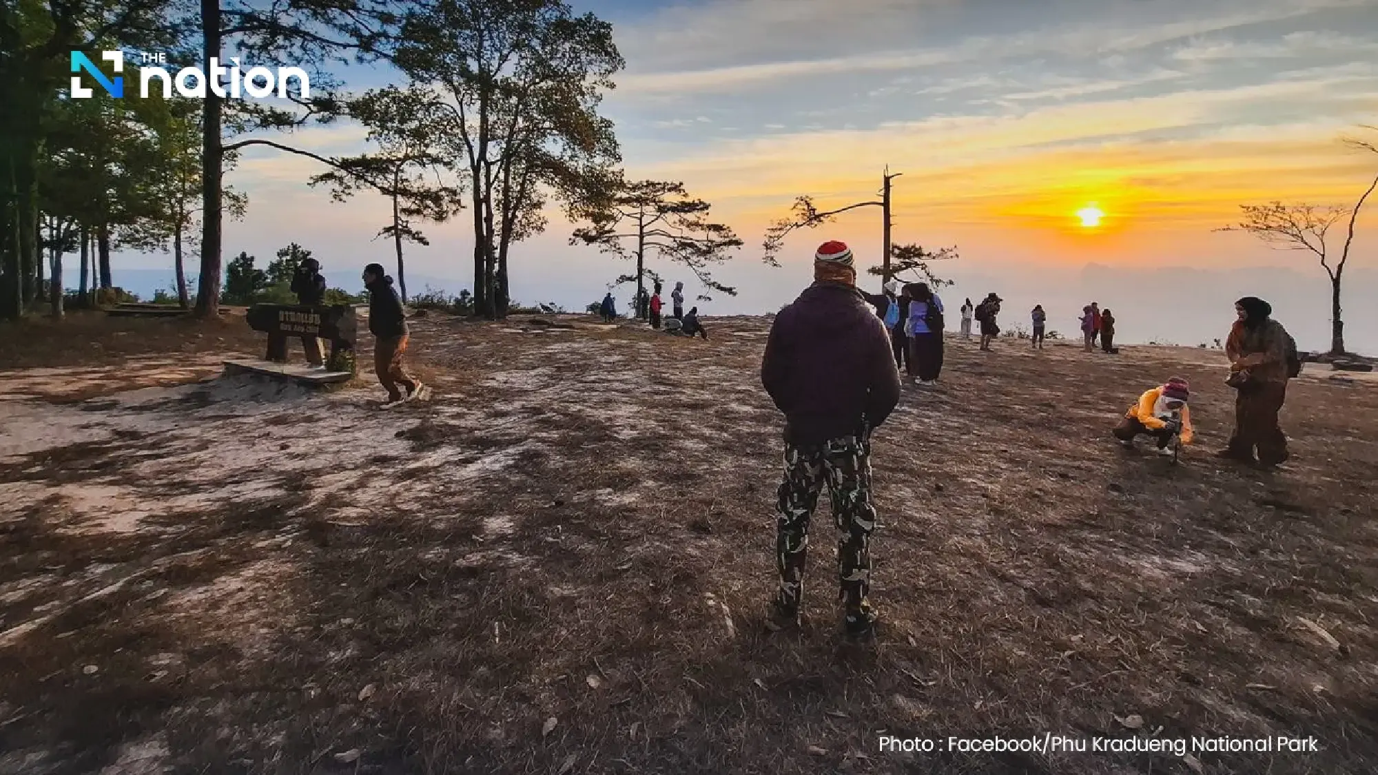 Phu Kradueng hits 9°C as tourists flock to Pha Nok Aen for first light