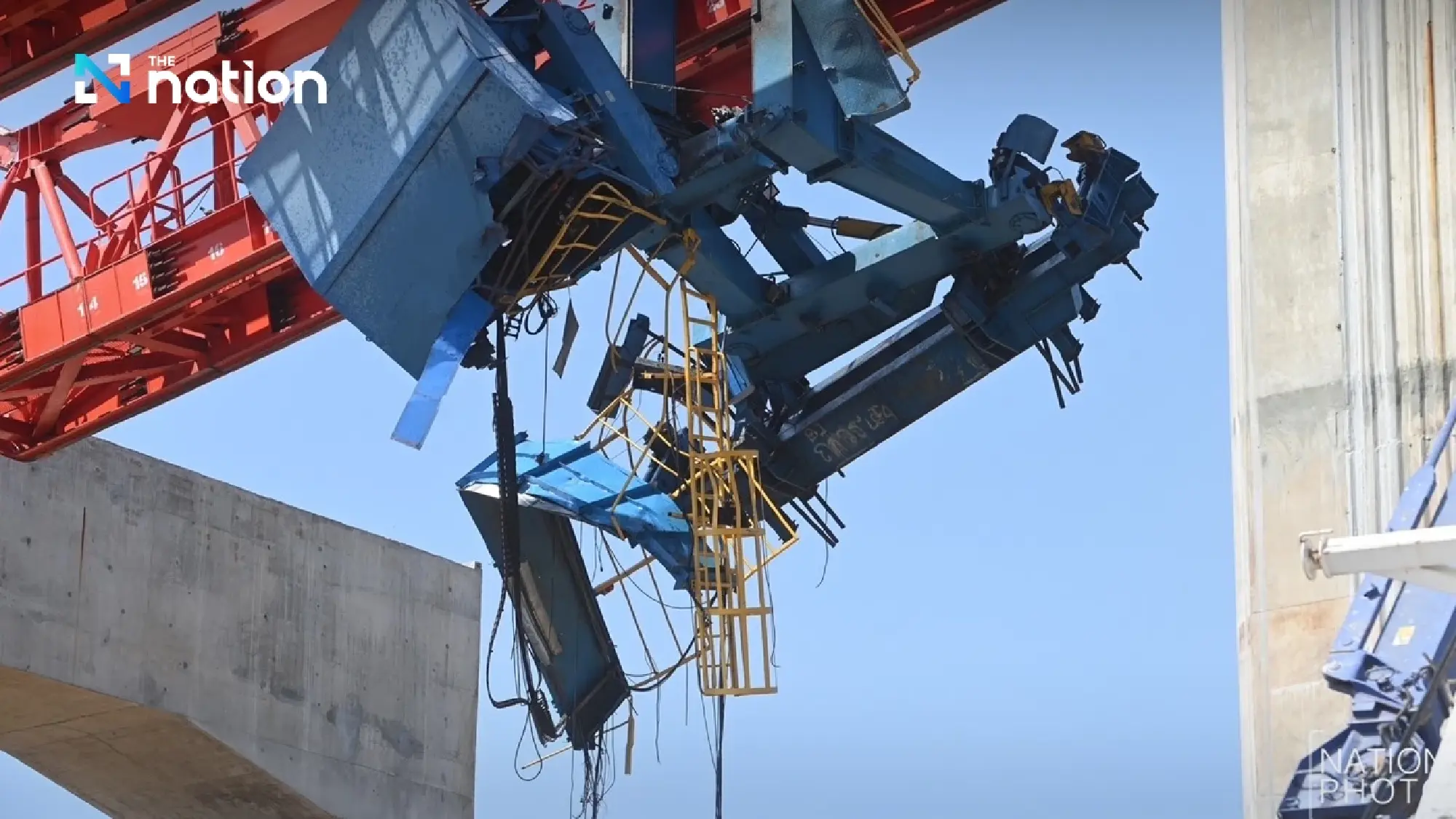 Search temporarily halted after loud noise from crane causes panic