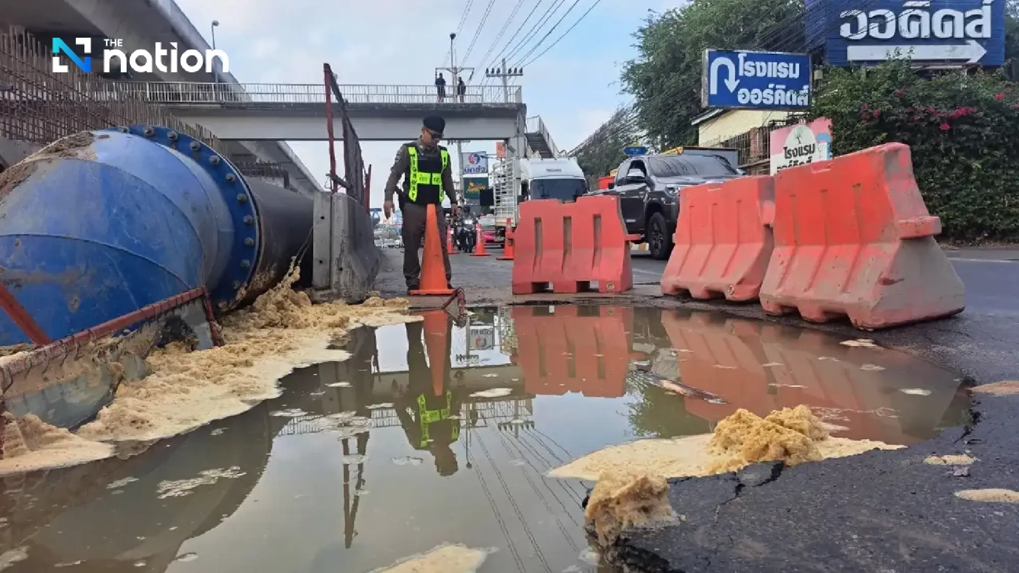 Rama II road collapse triggers emergency in Samut Sakhon; citywide water outage and gridlock