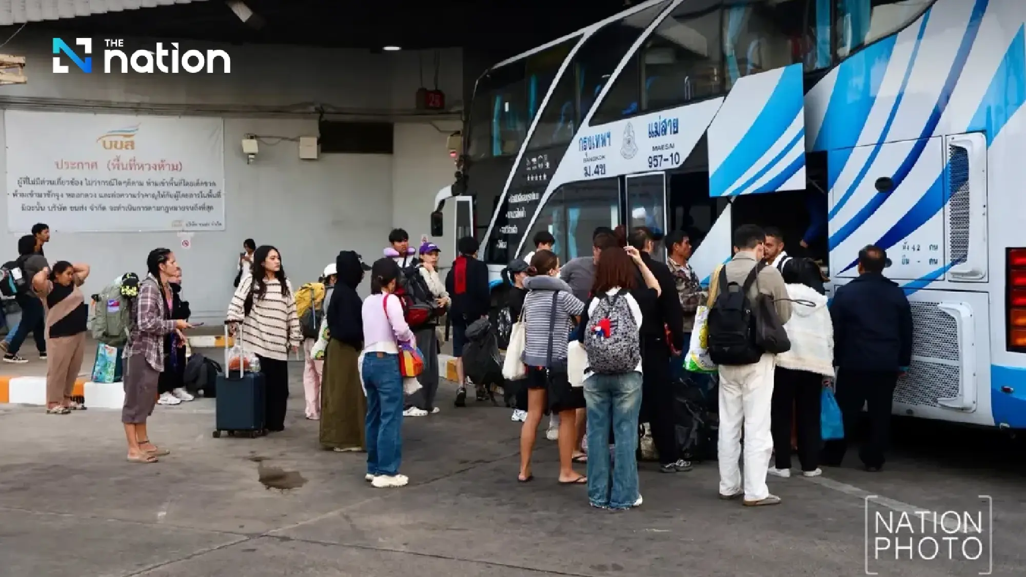 New Year break ends as travellers stream back to Bangkok