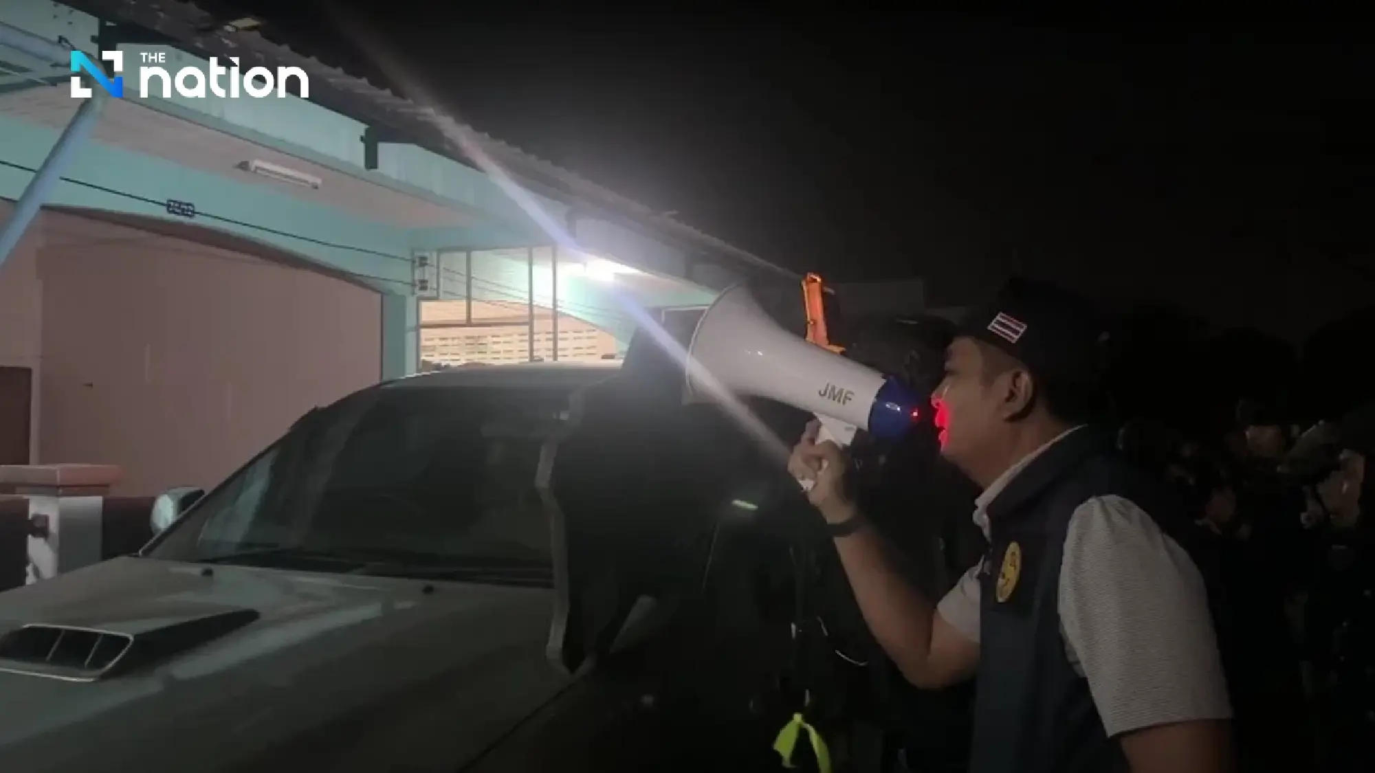 Clashes erupt in Yala as officers cordon off suspected hideout