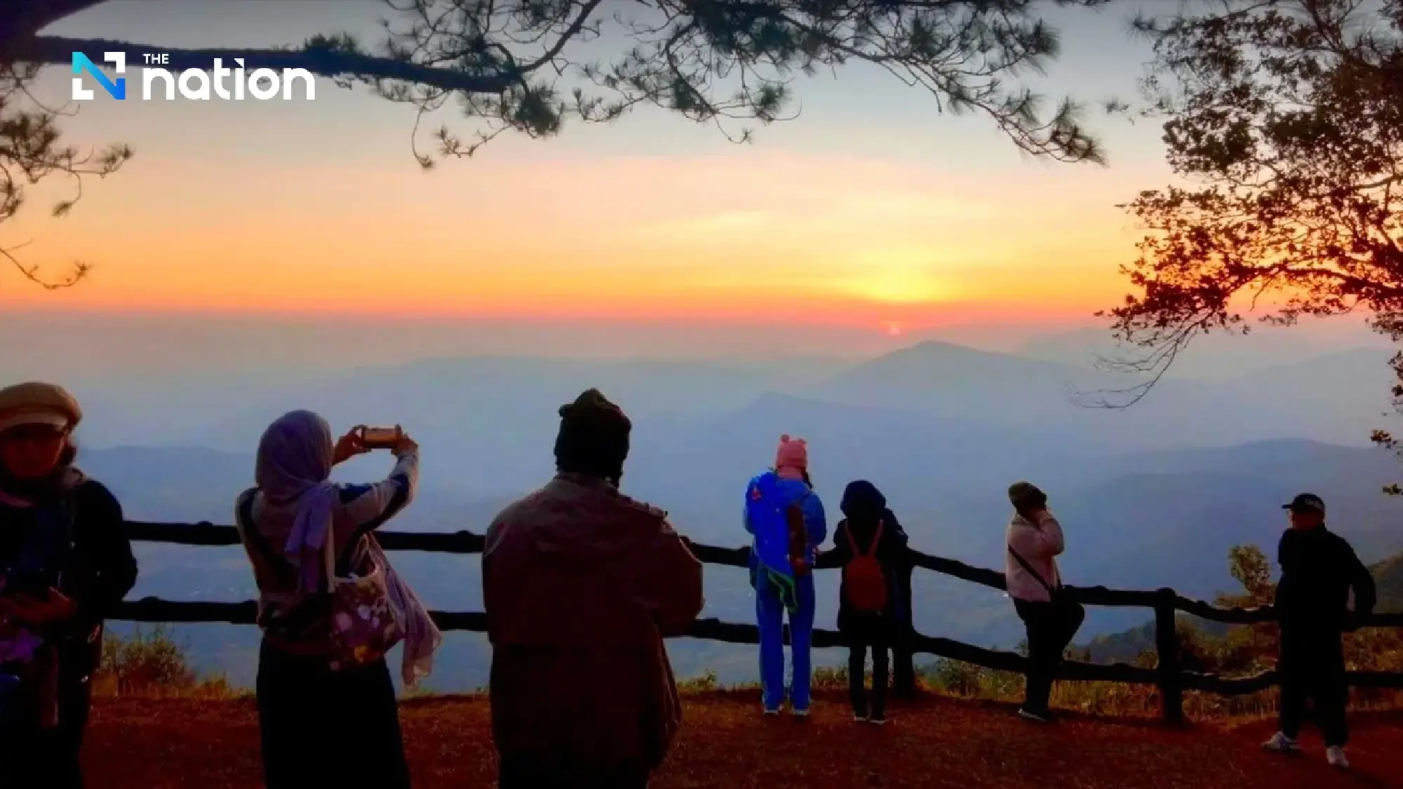 Phu Ruea chills to 7°C as tourists chase sunrise and mist