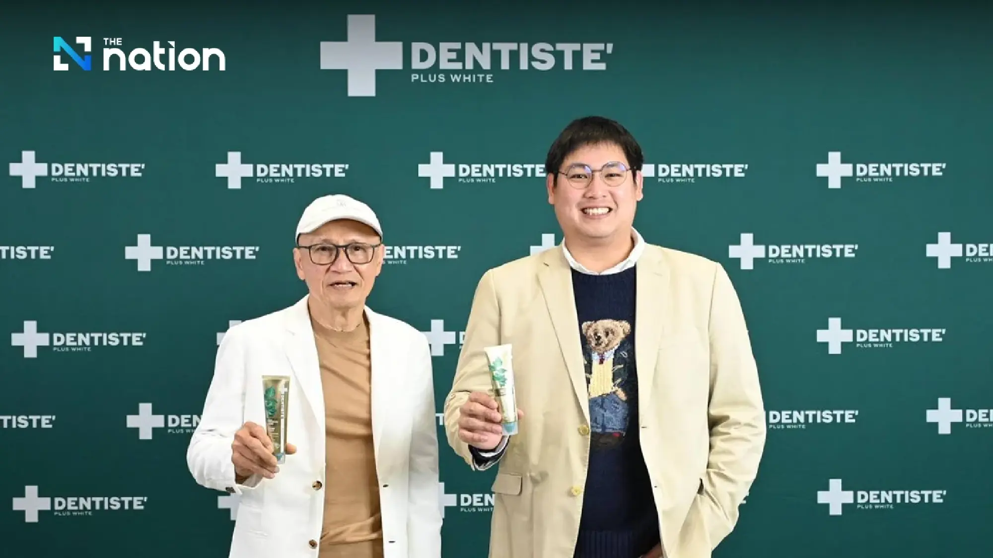 (from left) Dr Sangsuk Pithayanukul and Sivakorn Pithayanukul