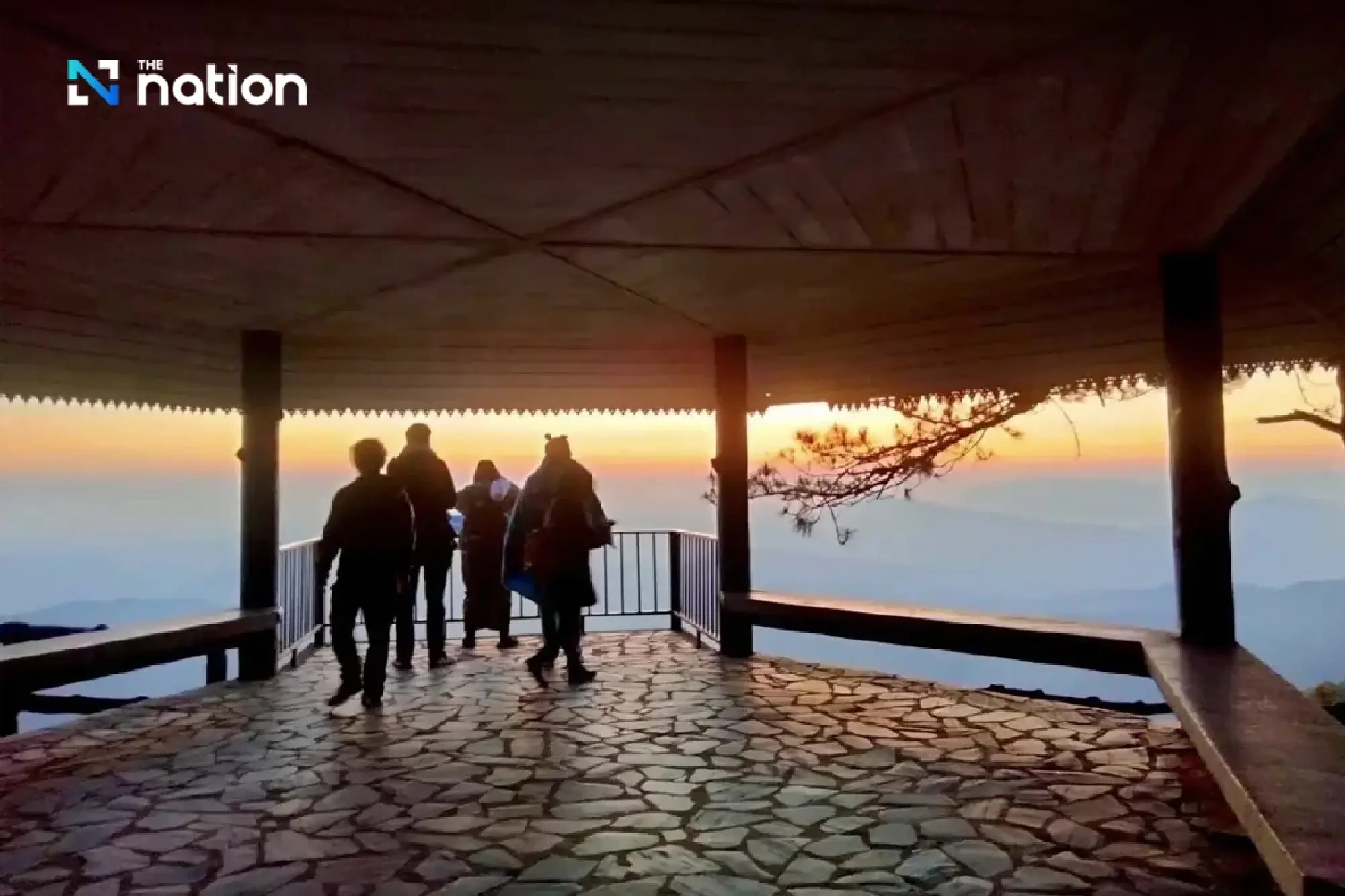 Phu Ruea chills to 7°C as tourists chase sunrise and mist