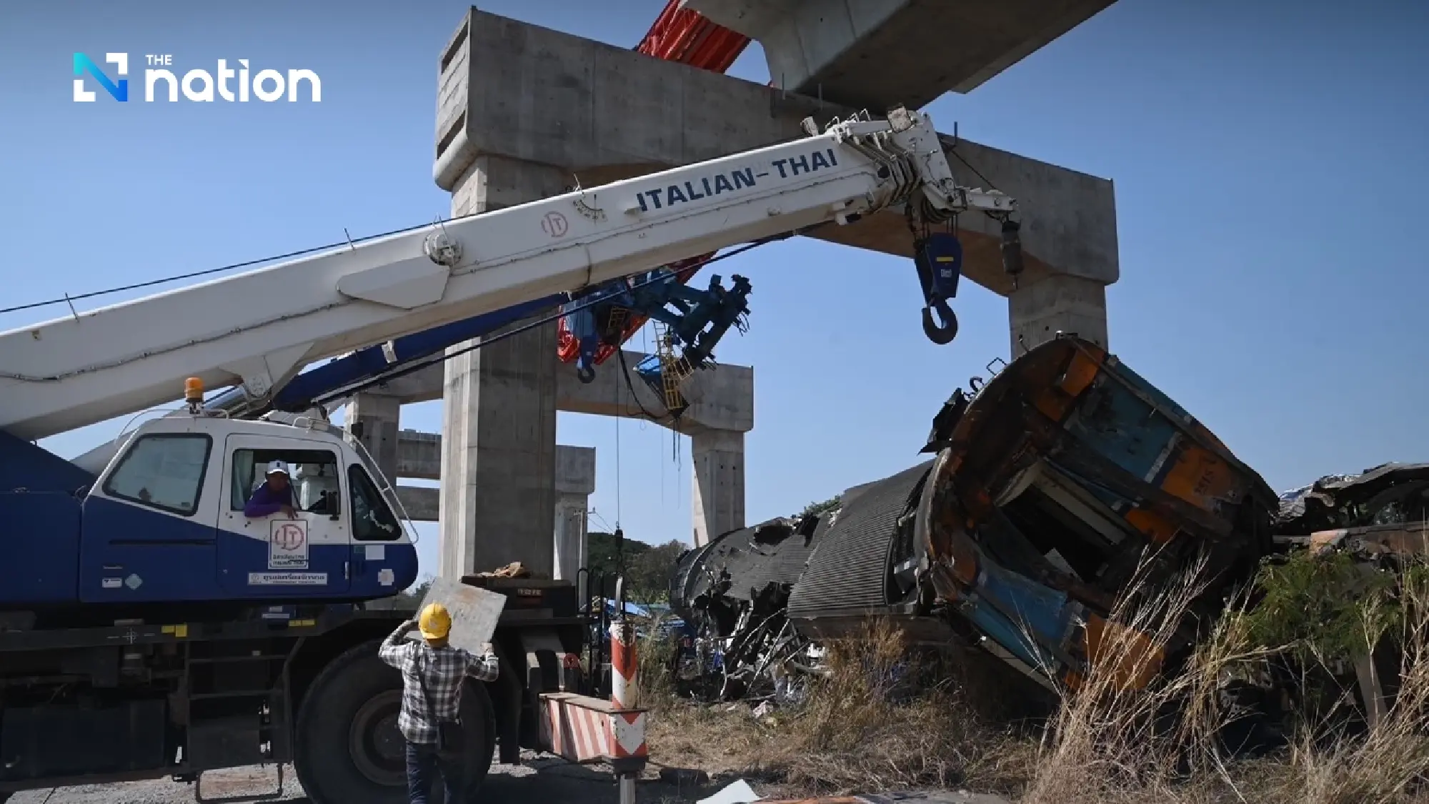 Search temporarily halted after loud noise from crane causes panic