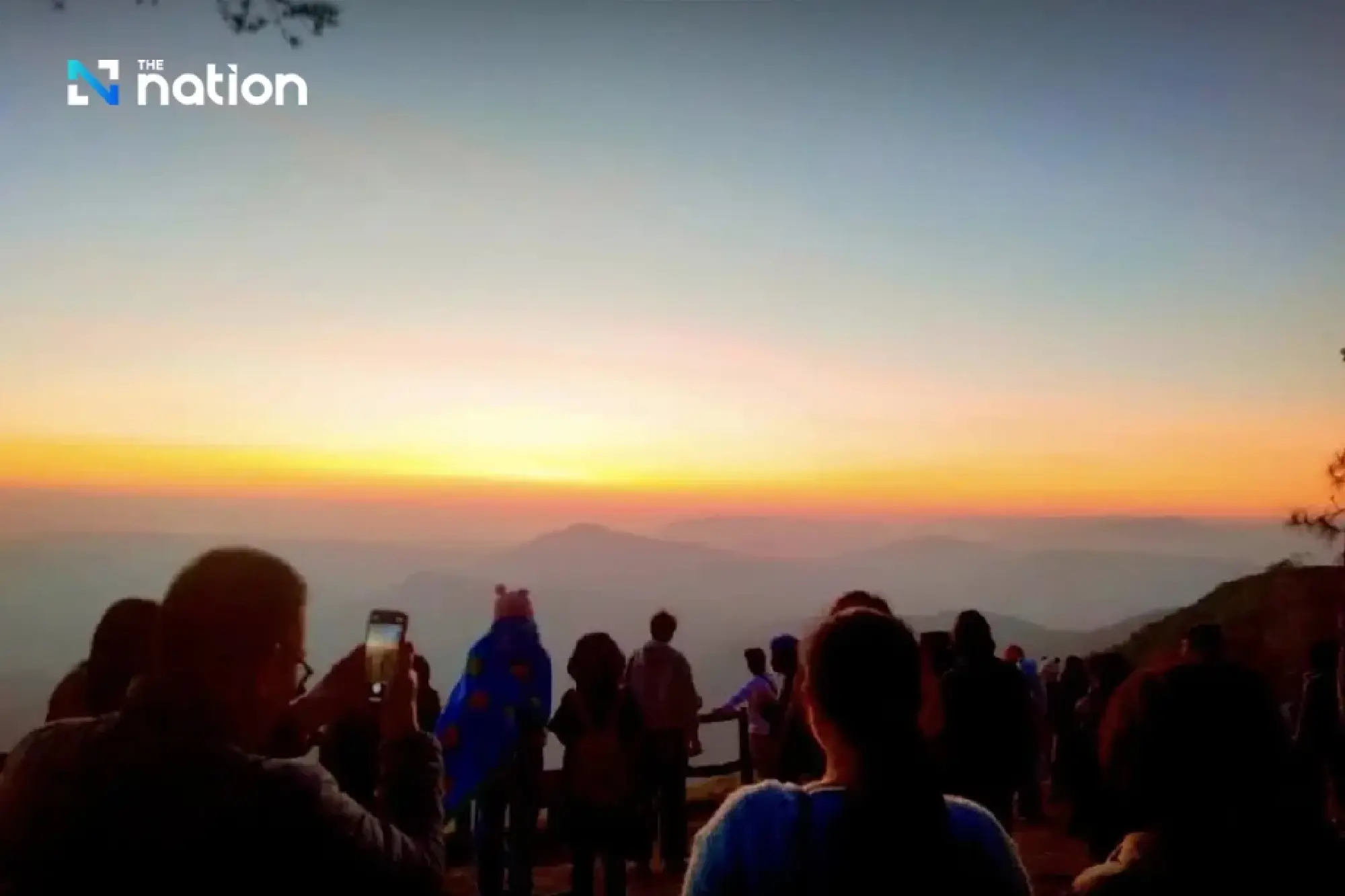 Phu Ruea chills to 7°C as tourists chase sunrise and mist